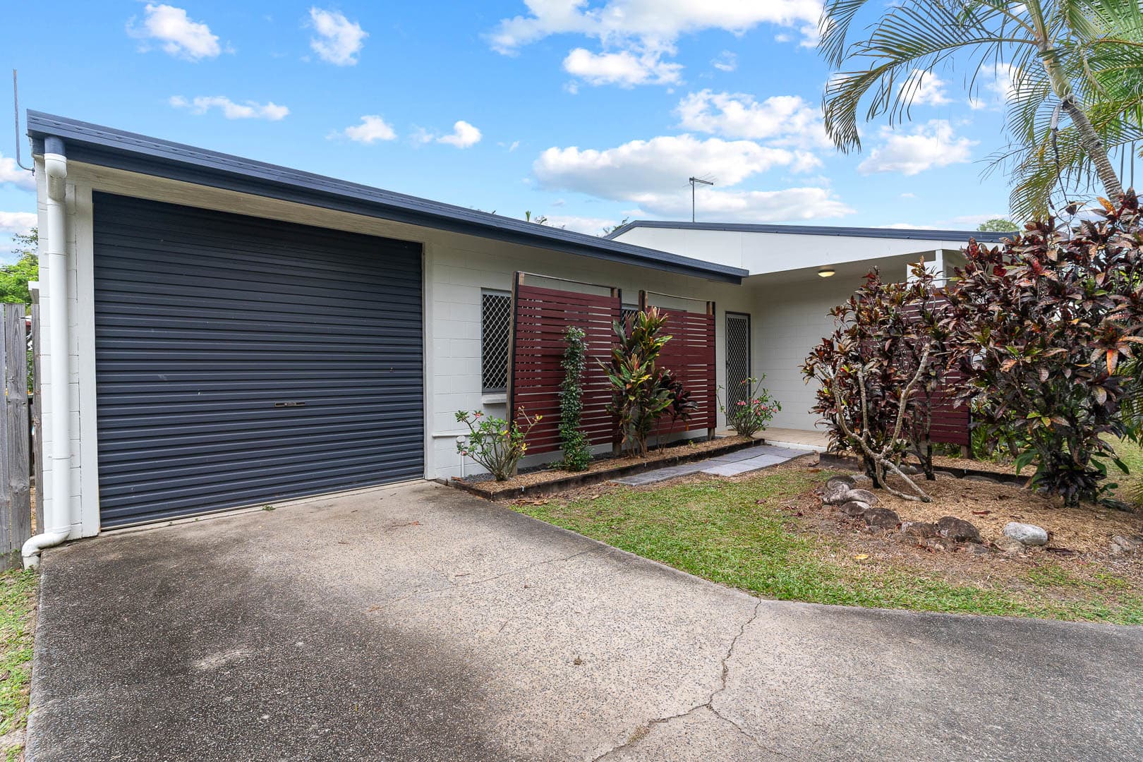 2 Roebuck Close, Bentley Park, Bentley Park - Thumbnail 2