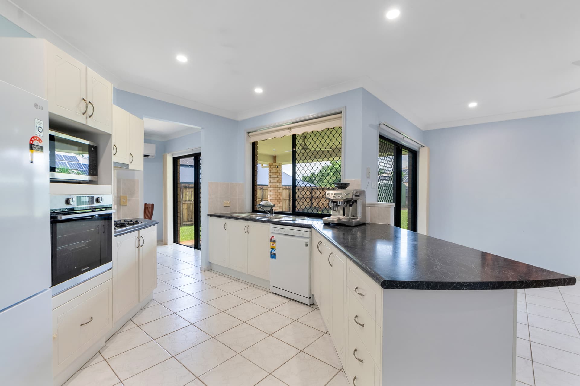 5 Oakblue Drive, Mount Sheridan, Mount Sheridan - Thumbnail 3