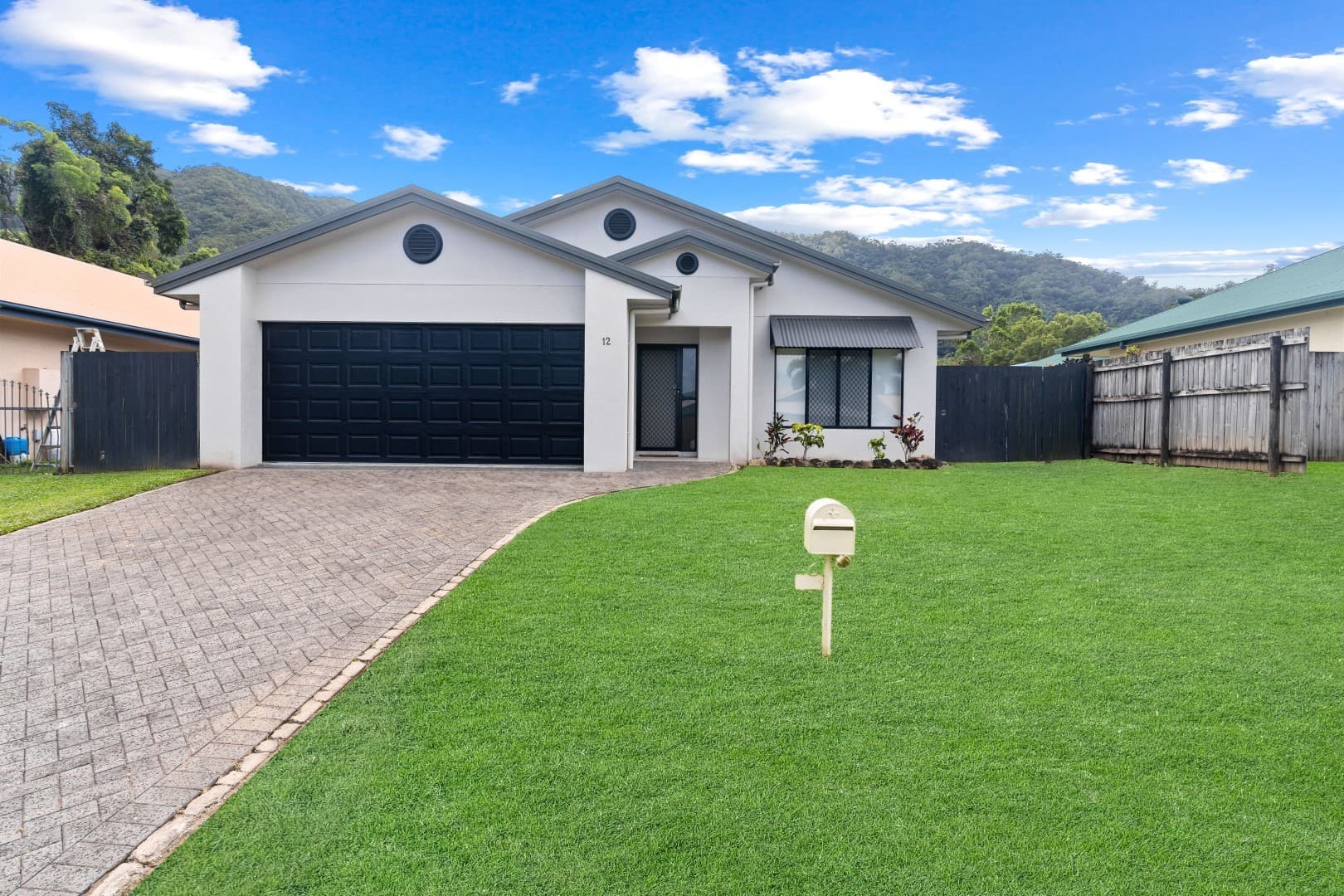 12 Goodhew Close, Bentley Park, Bentley Park - Thumbnail 2