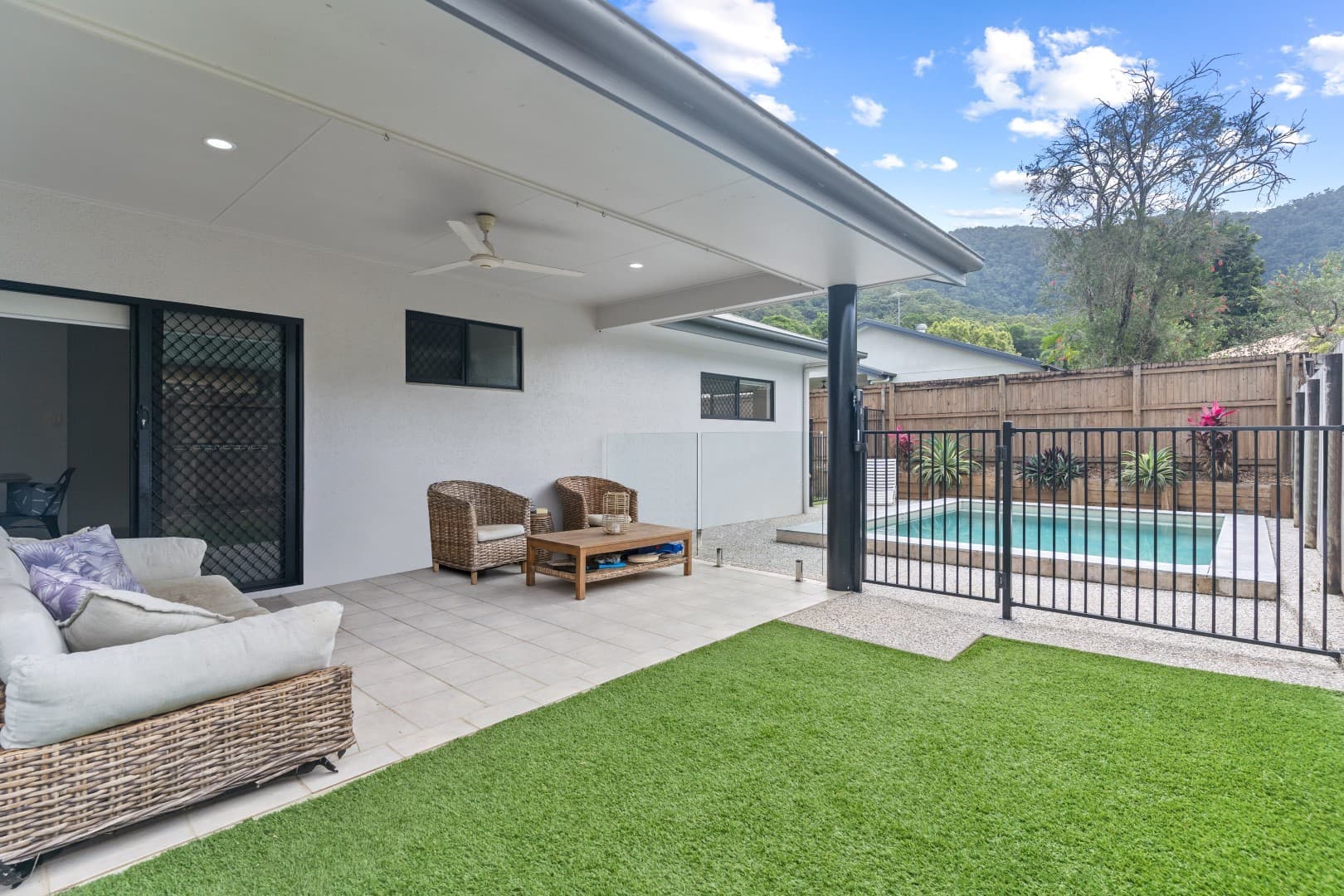 12 Goodhew Close, Bentley Park, Bentley Park - Thumbnail 3