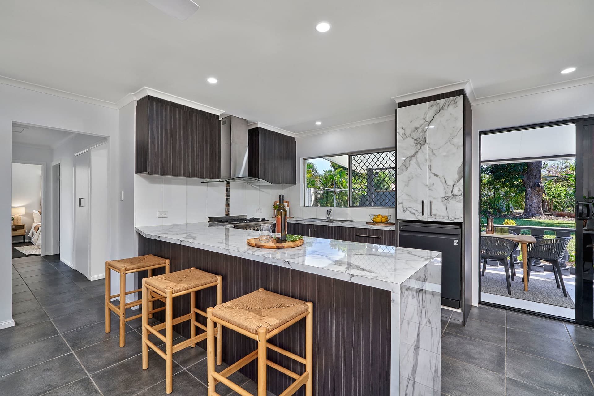 14 Ward Street, Mooroobool, Mooroobool - Thumbnail 2
