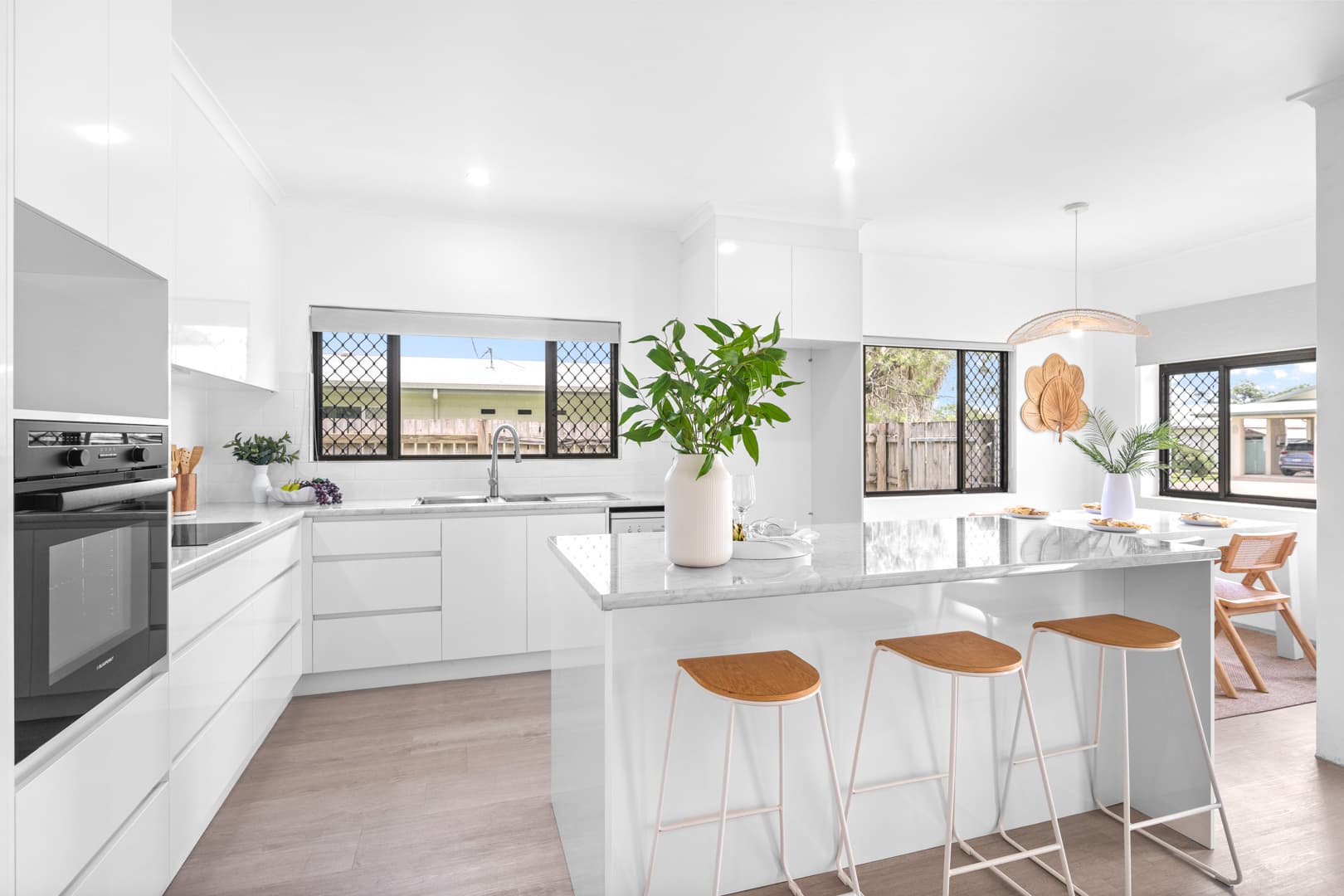 16 Primrose Street, Mooroobool, Mooroobool - Thumbnail 2