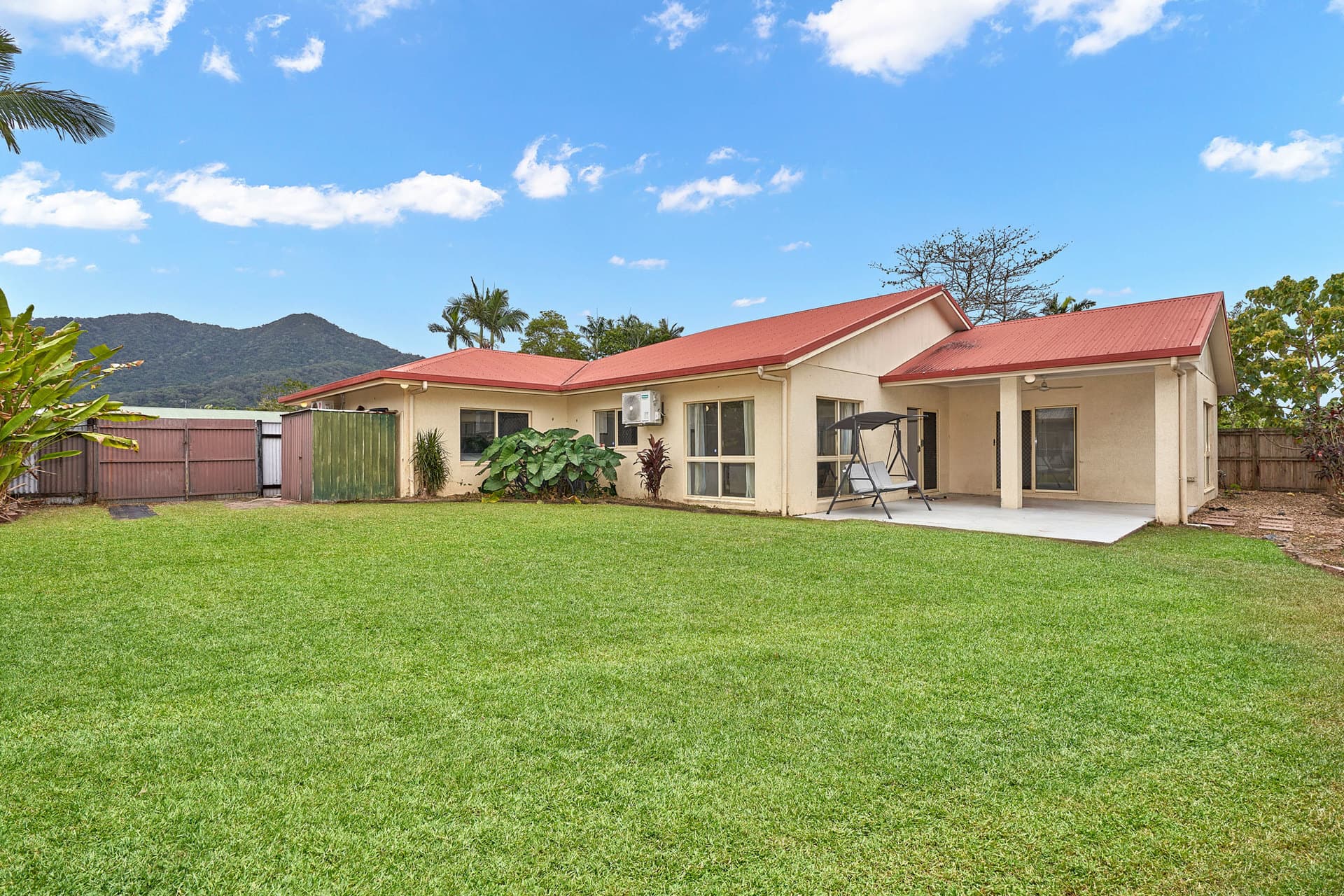 26 Harlequin Street, White Rock, White Rock - Thumbnail 2