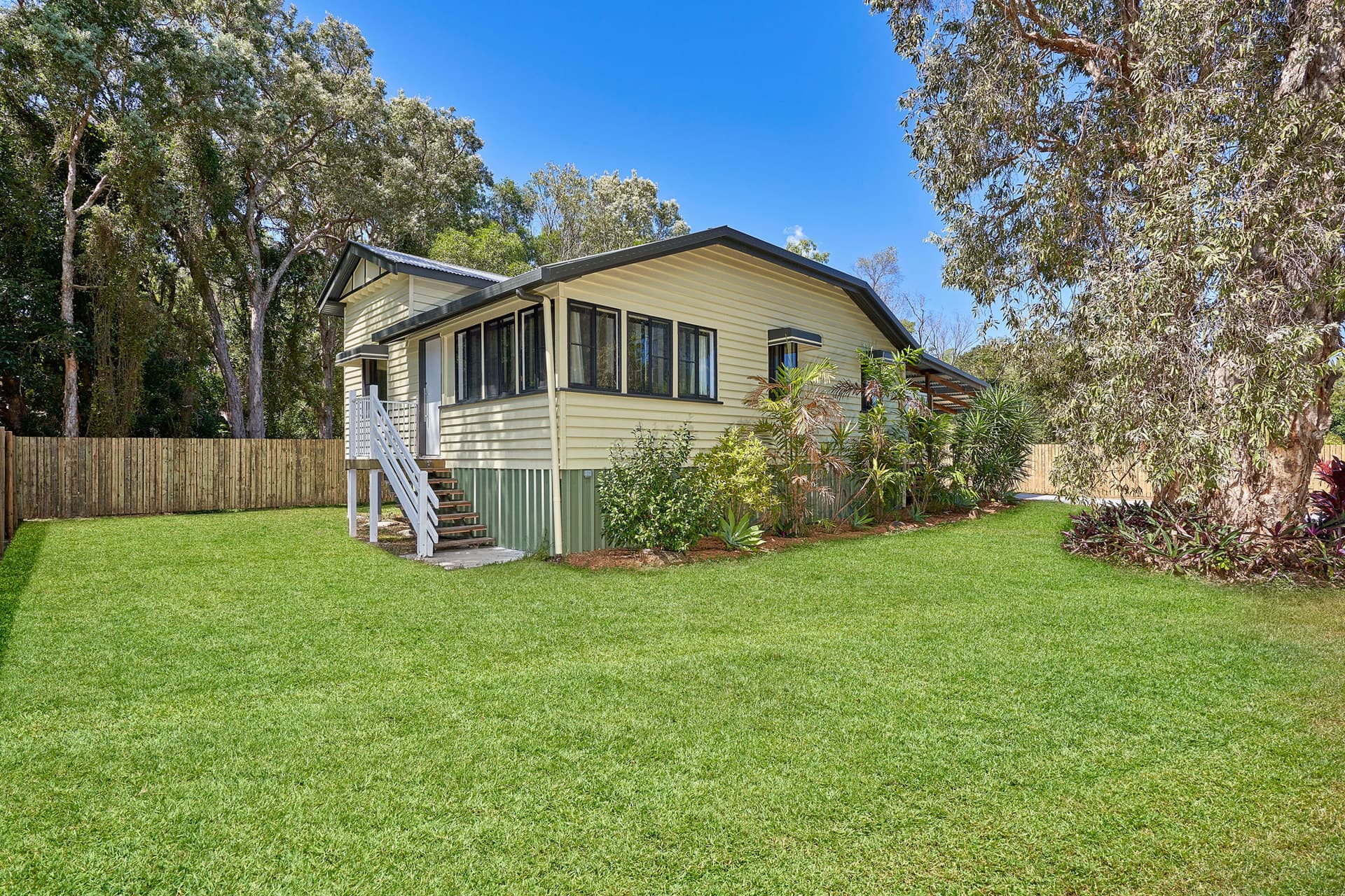 9 Devlex Court, Machans Beach, Machans Beach - Thumbnail 2