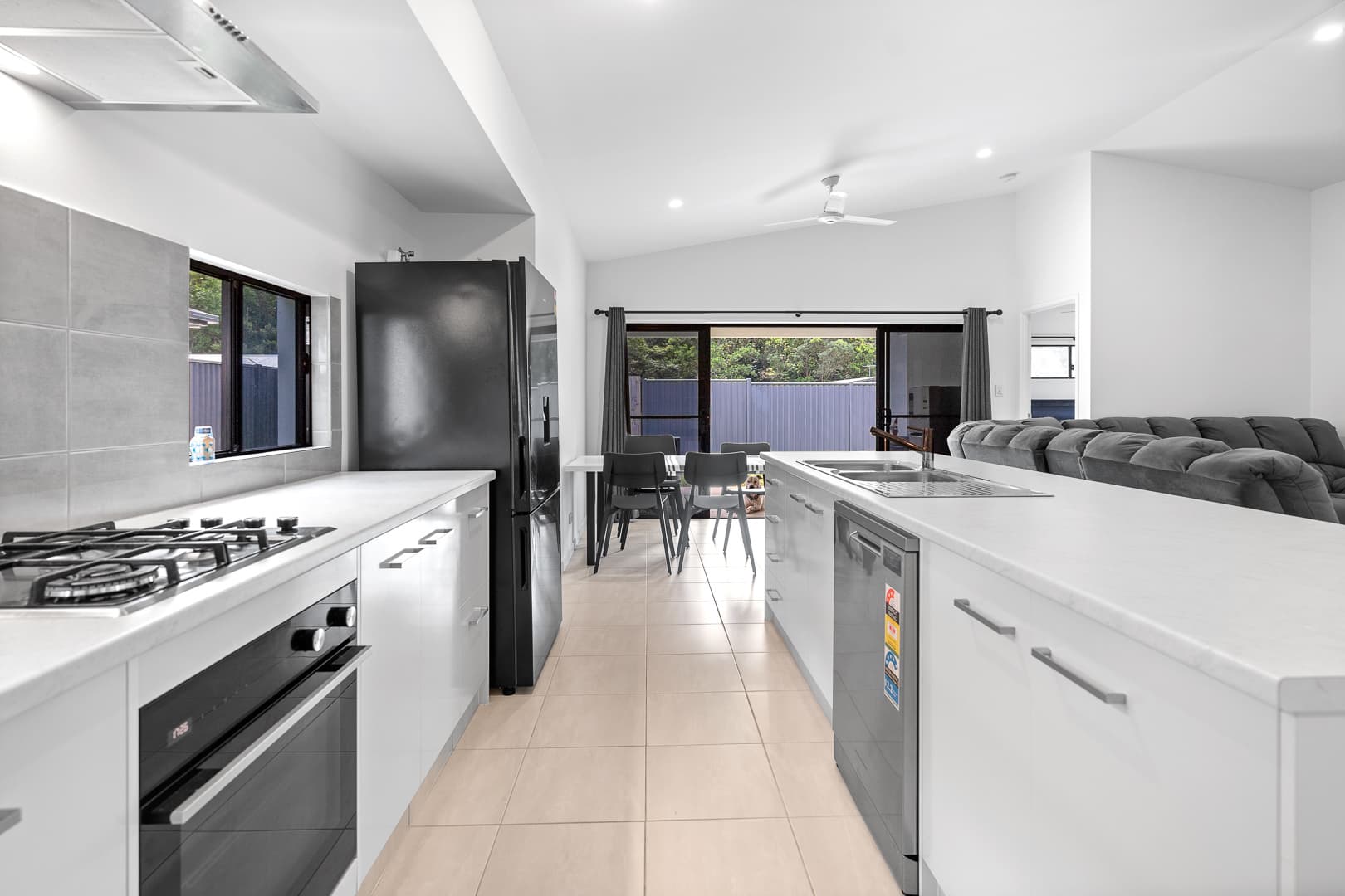 14 Lacebark Crescent, Bentley Park, Bentley Park - Thumbnail 5