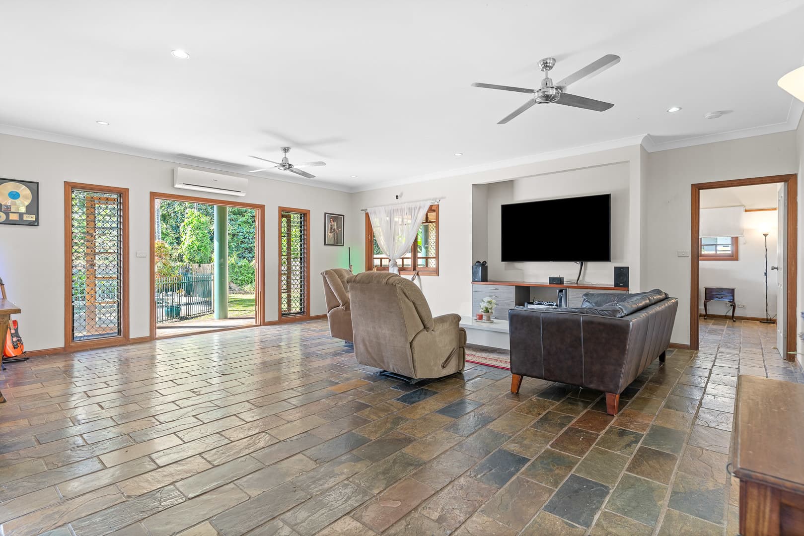 11 Jordan Close, Mooroobool, Mooroobool - Thumbnail 5