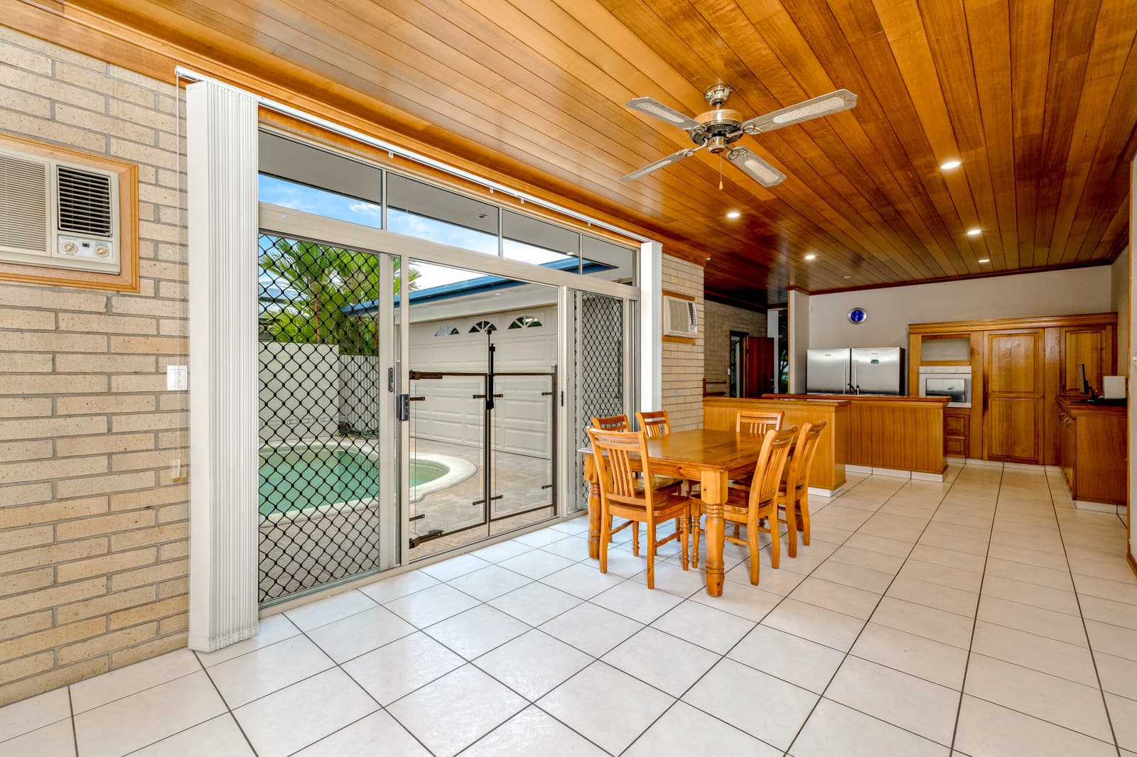 10-12 Bridge Close, Brinsmead, Brinsmead - Thumbnail 2