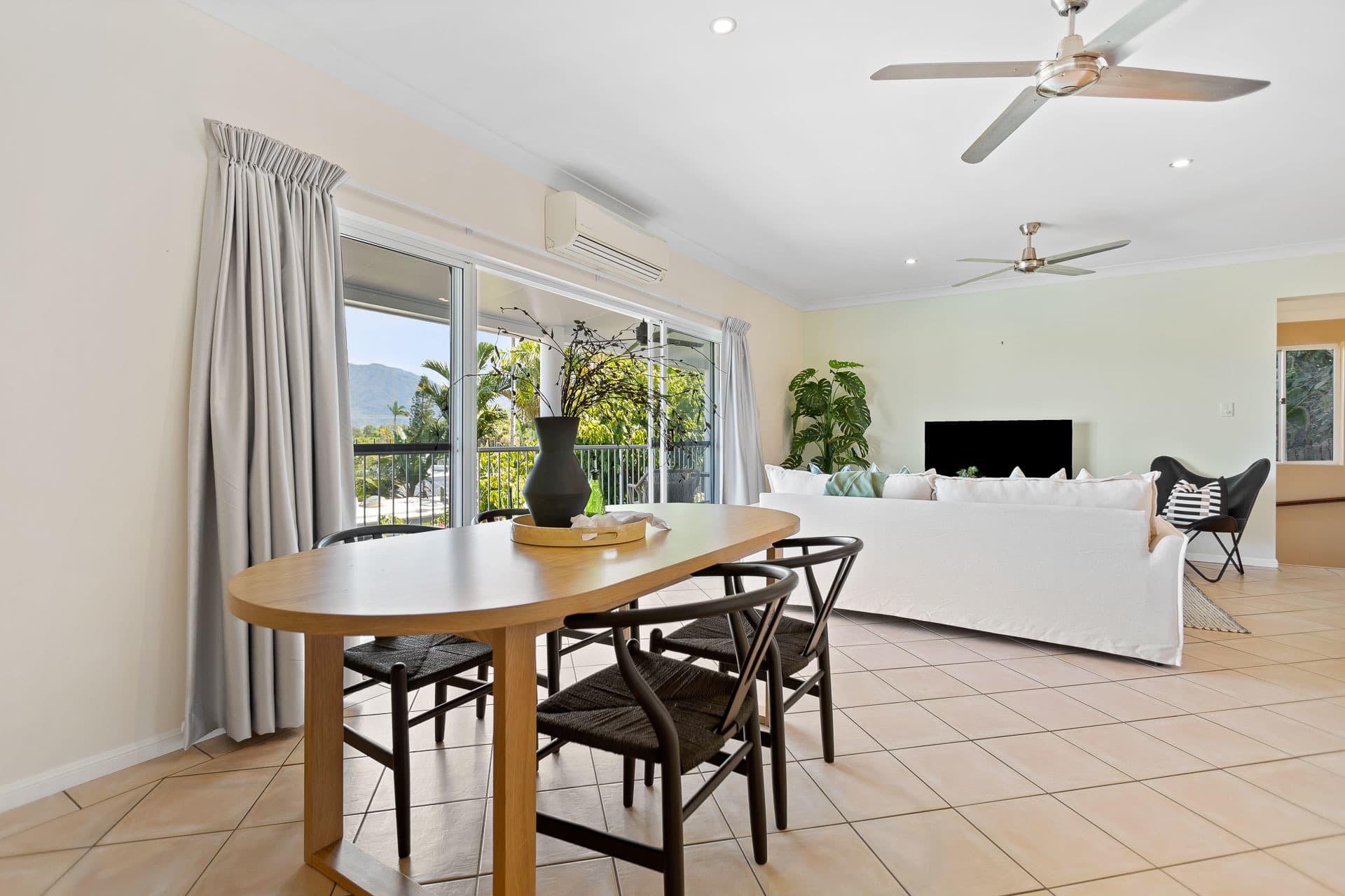 5 Thornton Court, White Rock, White Rock - Thumbnail 3