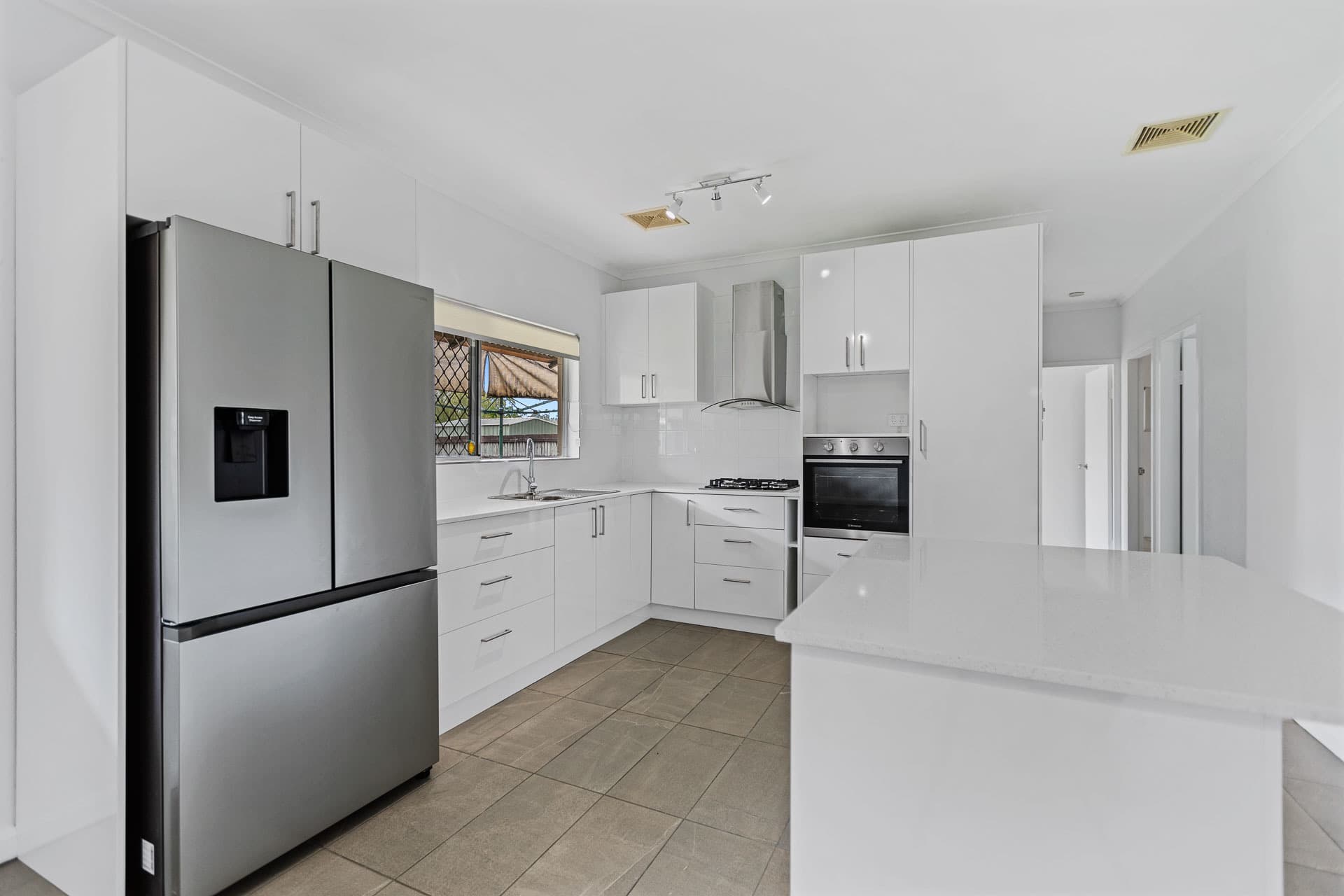 10 Lime Street, Mooroobool, Mooroobool - Thumbnail 7