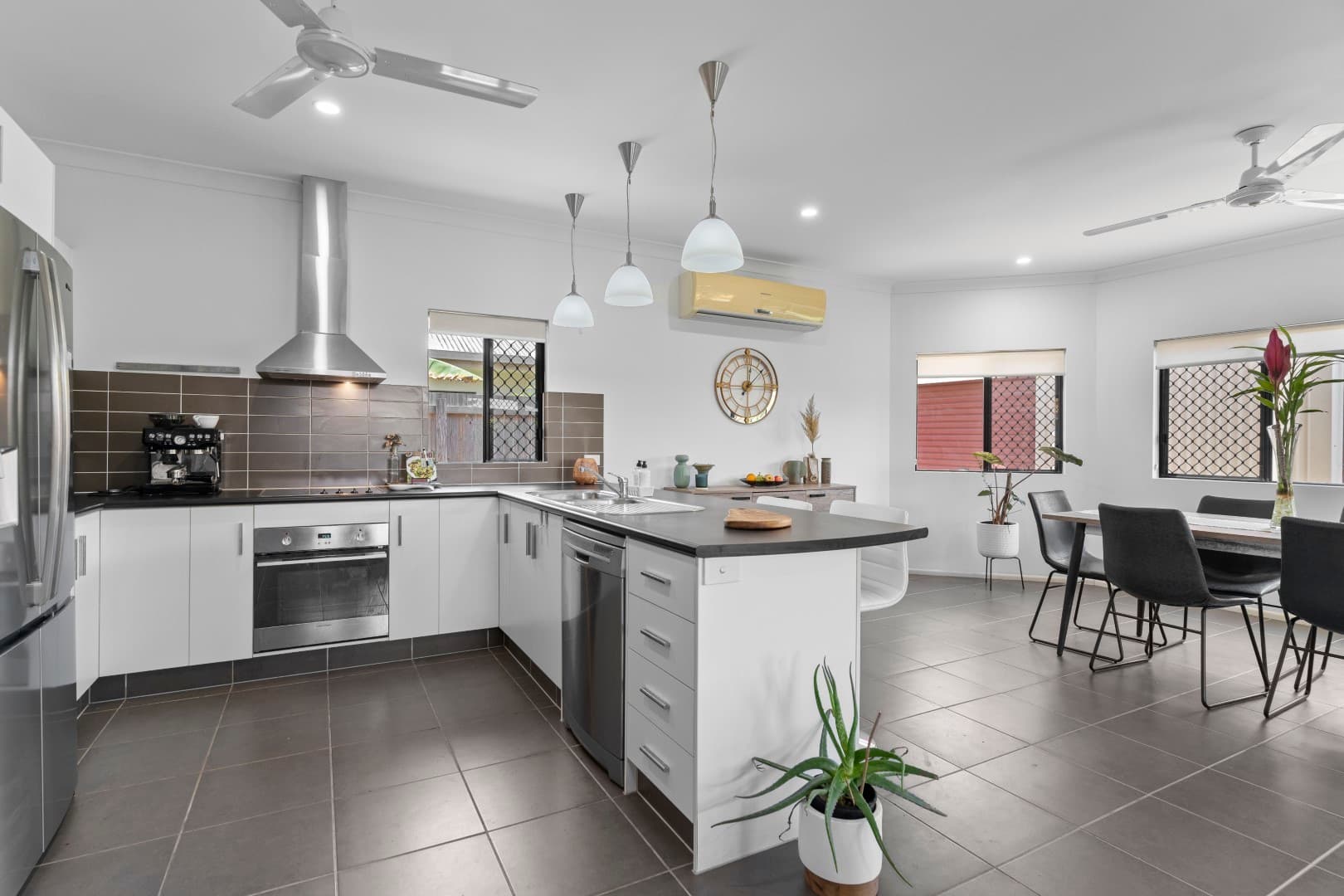 14 Montalbion Avenue, Trinity Park, Trinity Park - Thumbnail 3