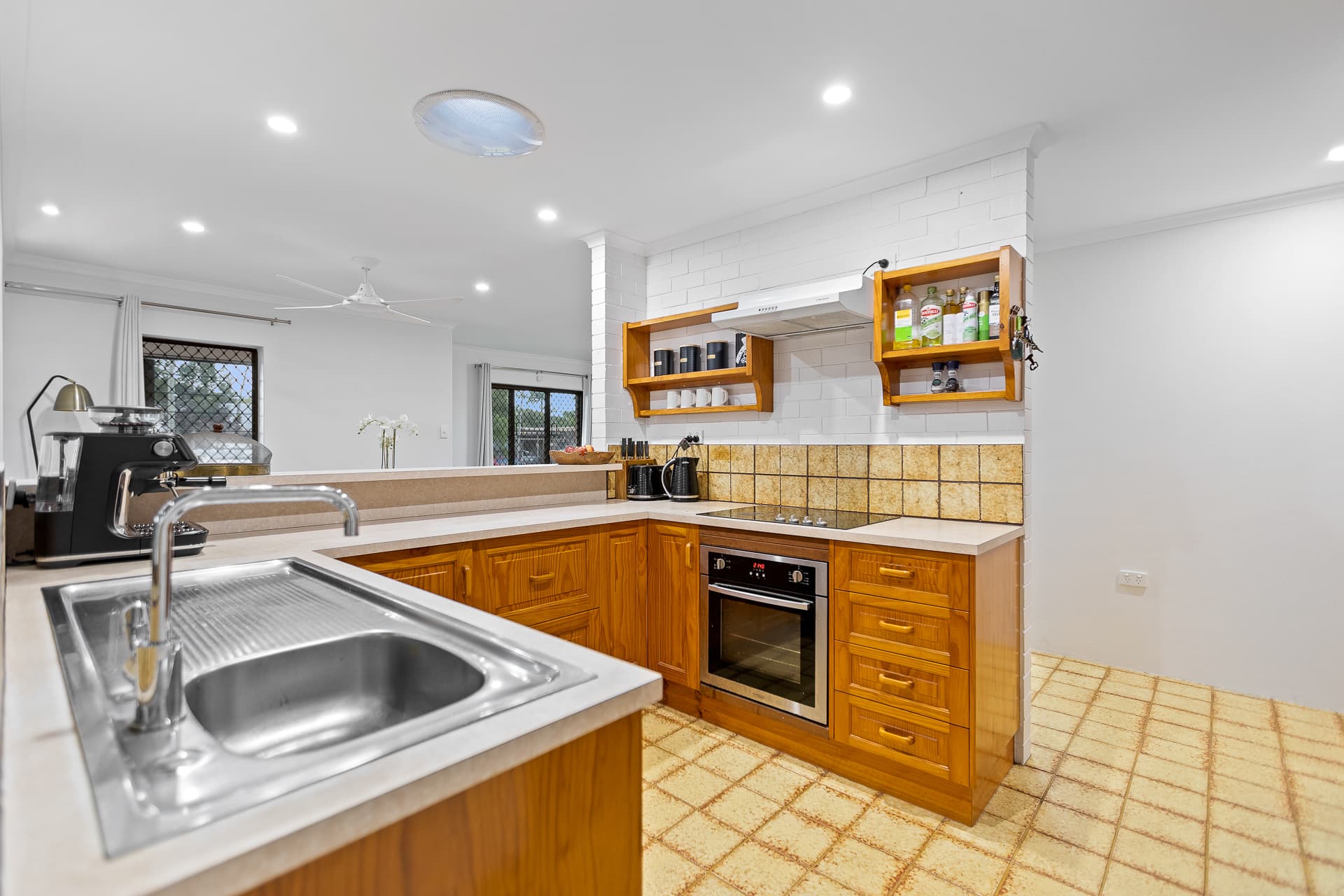 45 Lavender Street, Mooroobool, Mooroobool - Thumbnail 8