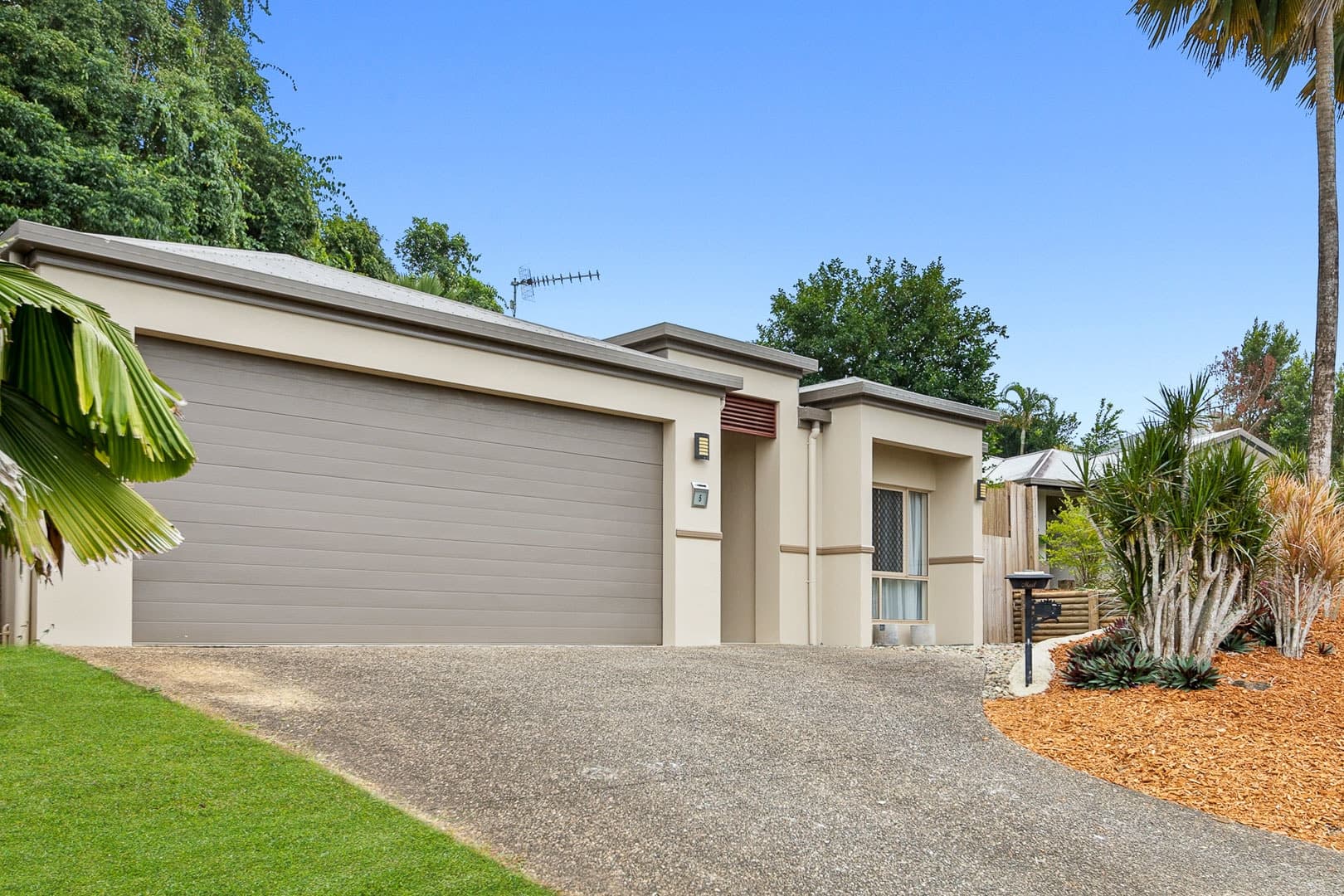 5 Starr Close, Bentley Park, Bentley Park - Thumbnail 2