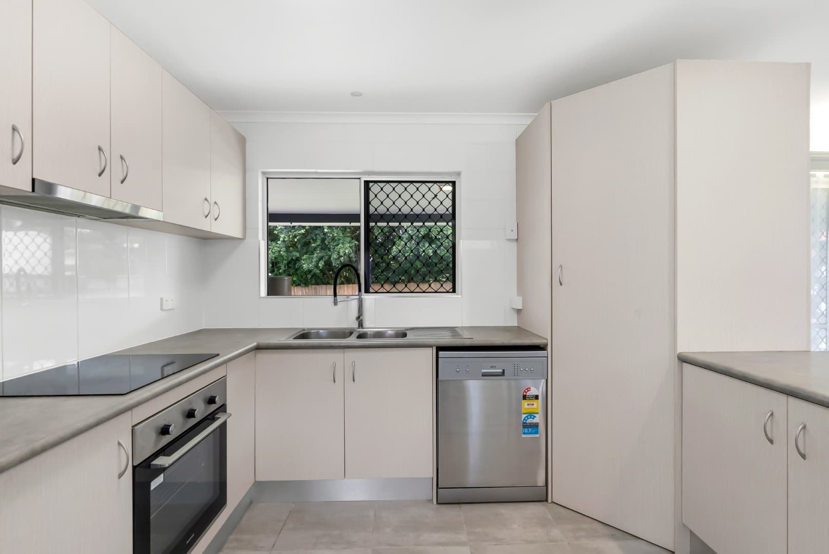 12 Dahlia Close, Mooroobool, Mooroobool - Thumbnail 8