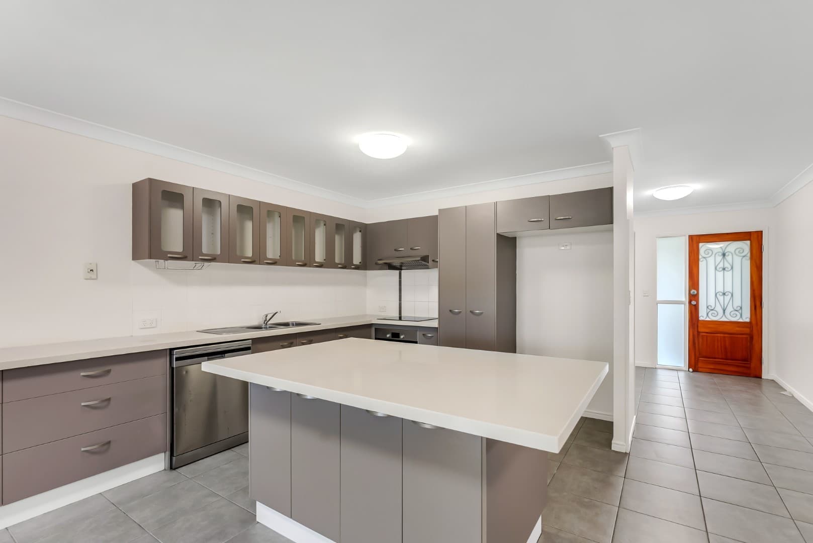 2 Goldberg Close, White Rock, White Rock - Thumbnail 5