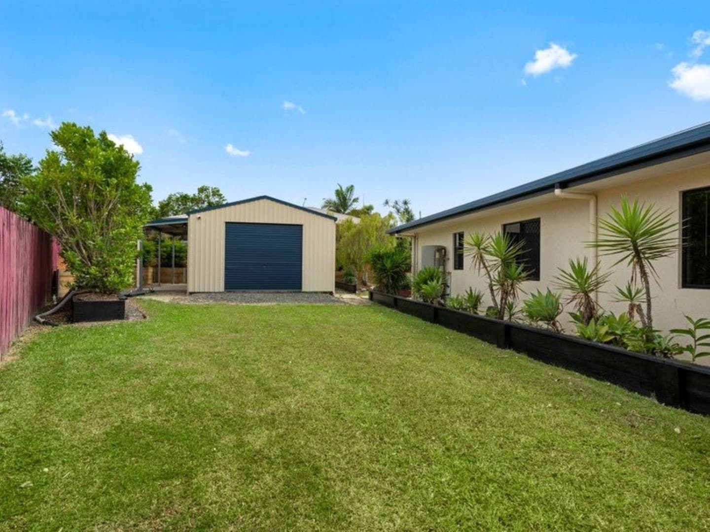 16 Kingsley Close, White Rock, White Rock - Thumbnail 2
