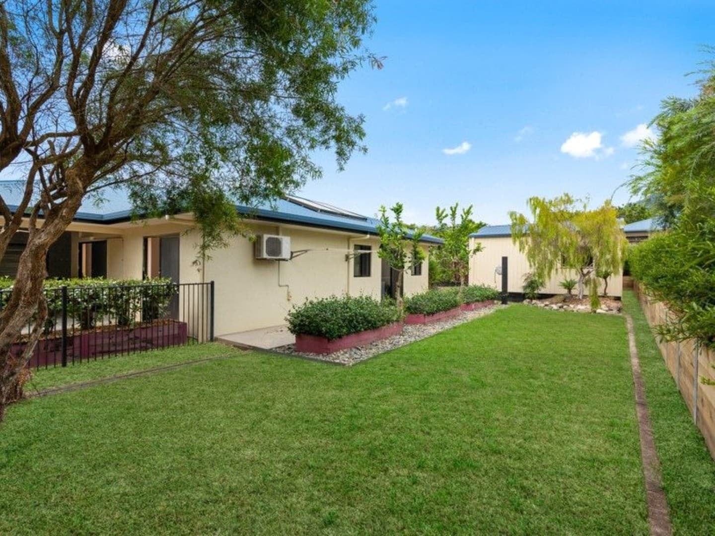 16 Kingsley Close, White Rock, White Rock - Thumbnail 3