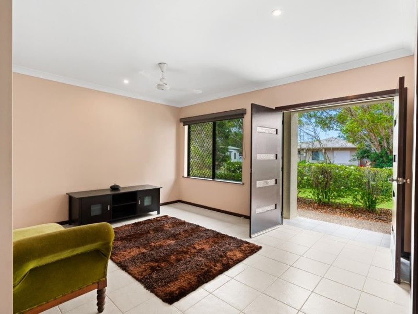 16 Kingsley Close, White Rock, White Rock - Thumbnail 4