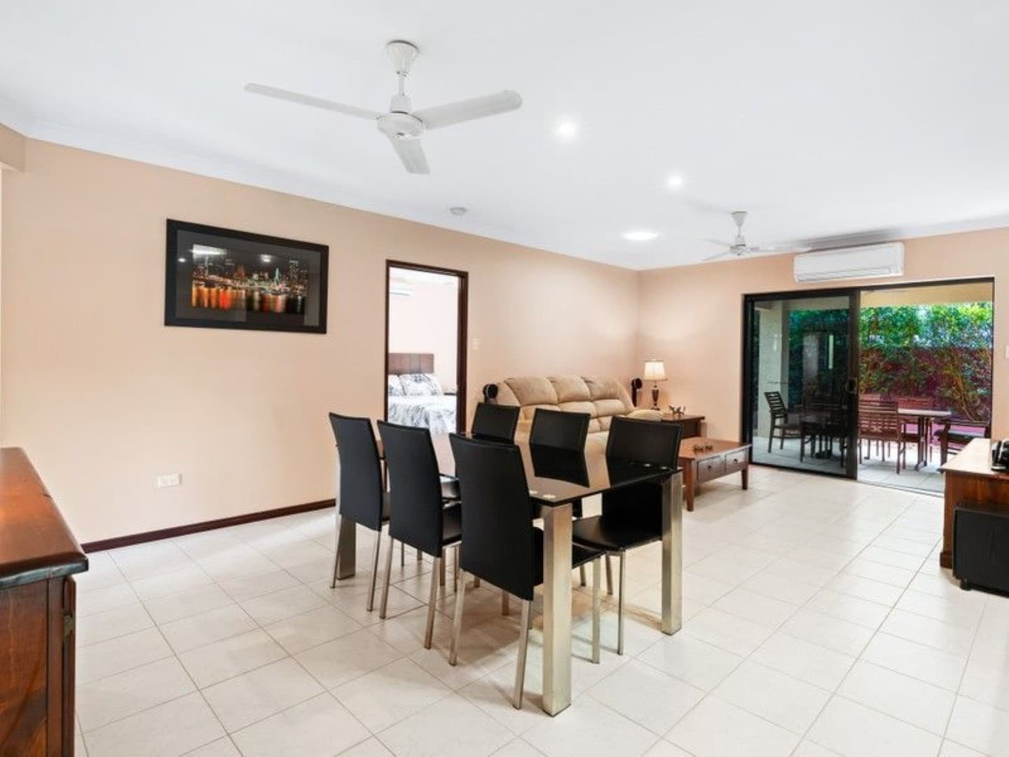 16 Kingsley Close, White Rock, White Rock - Thumbnail 5