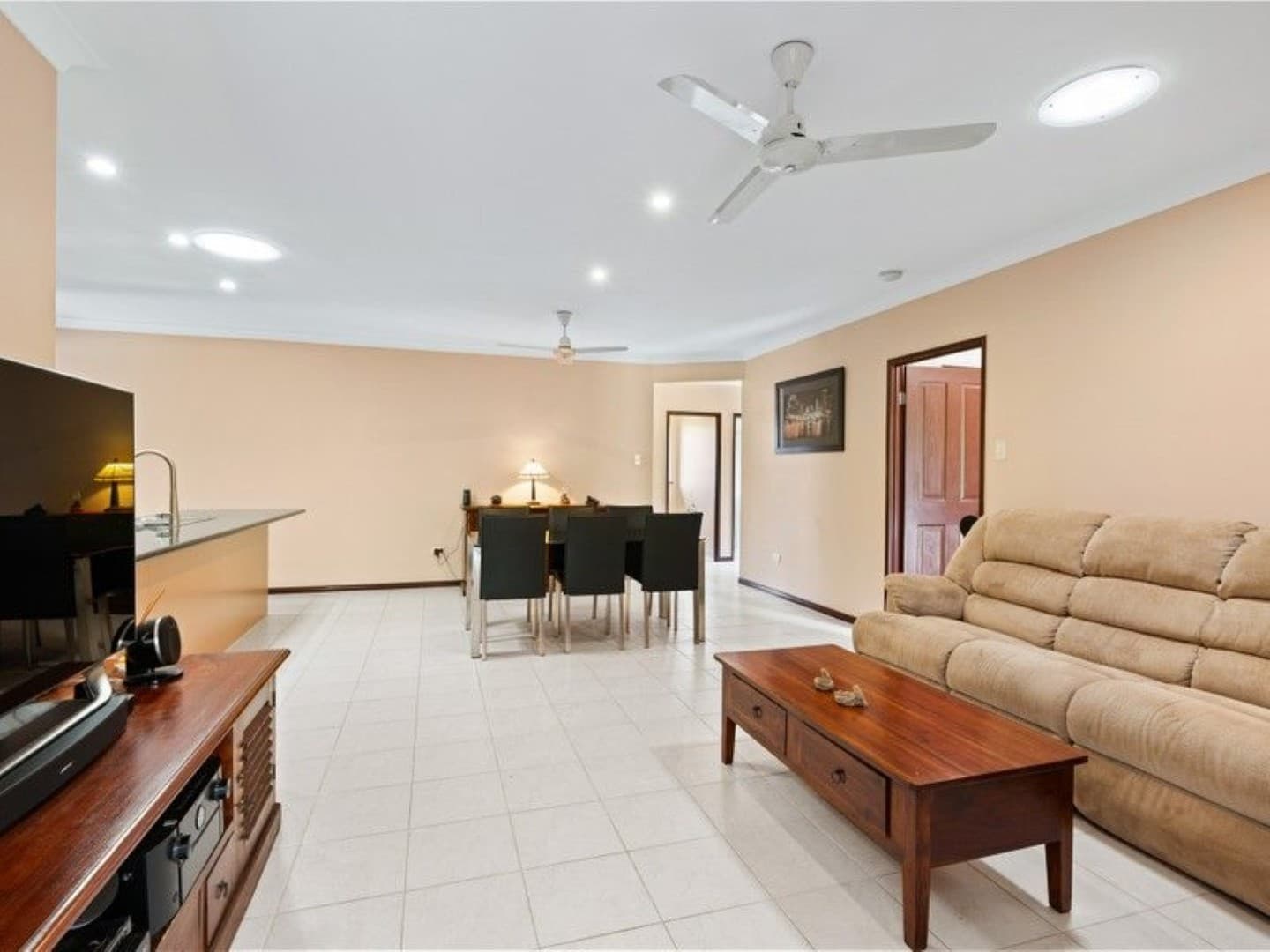 16 Kingsley Close, White Rock, White Rock - Thumbnail 6