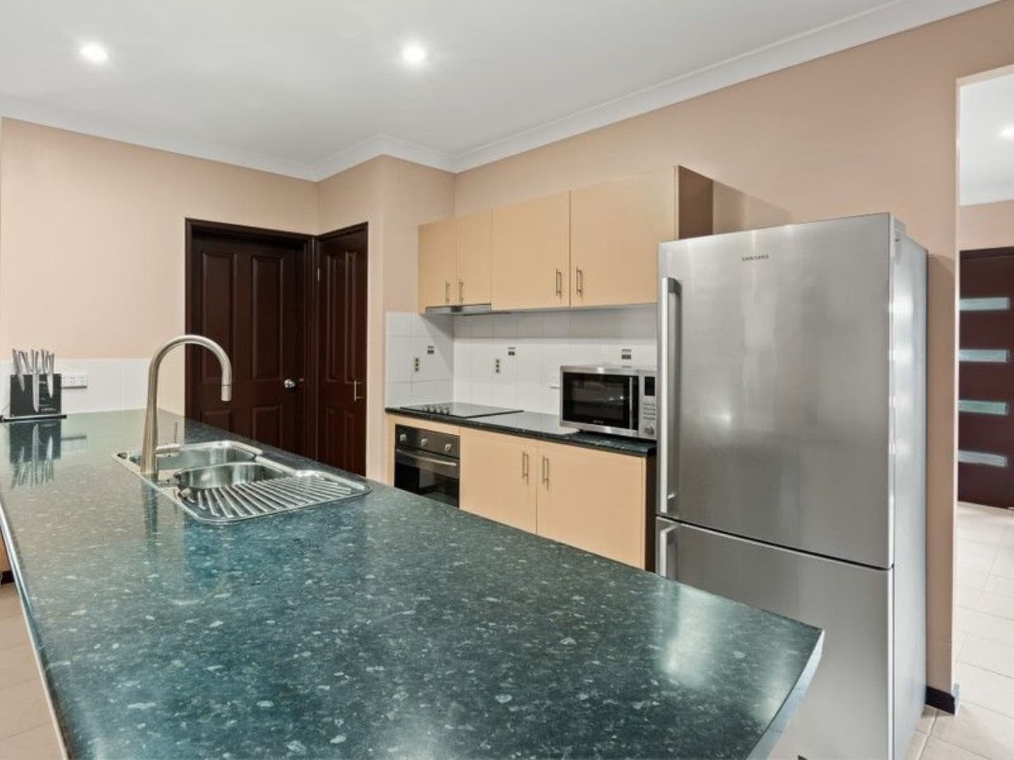 16 Kingsley Close, White Rock, White Rock - Thumbnail 7