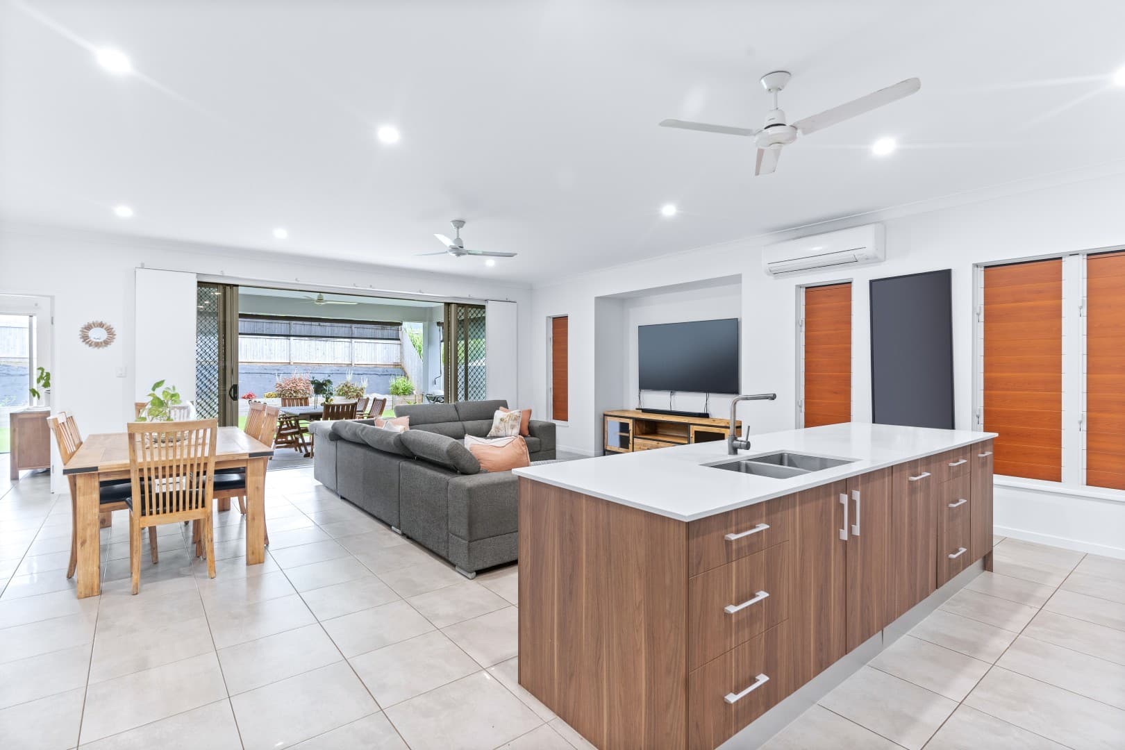 18 Mitchum Street, Edmonton, Edmonton - Thumbnail 2