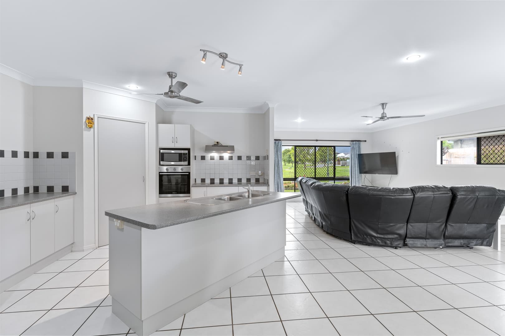 35 Benjamina Street, Mount Sheridan, Mount Sheridan - Thumbnail 2