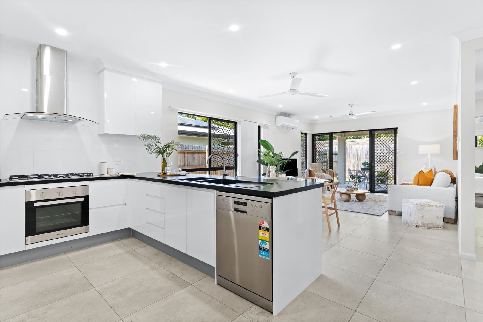 9 Lillydale Way, Trinity Beach, Trinity Beach - Thumbnail 3