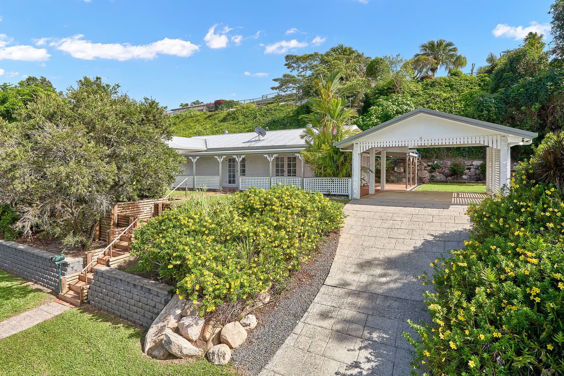 9 Andrea Close, Mooroobool, Mooroobool - Image 1