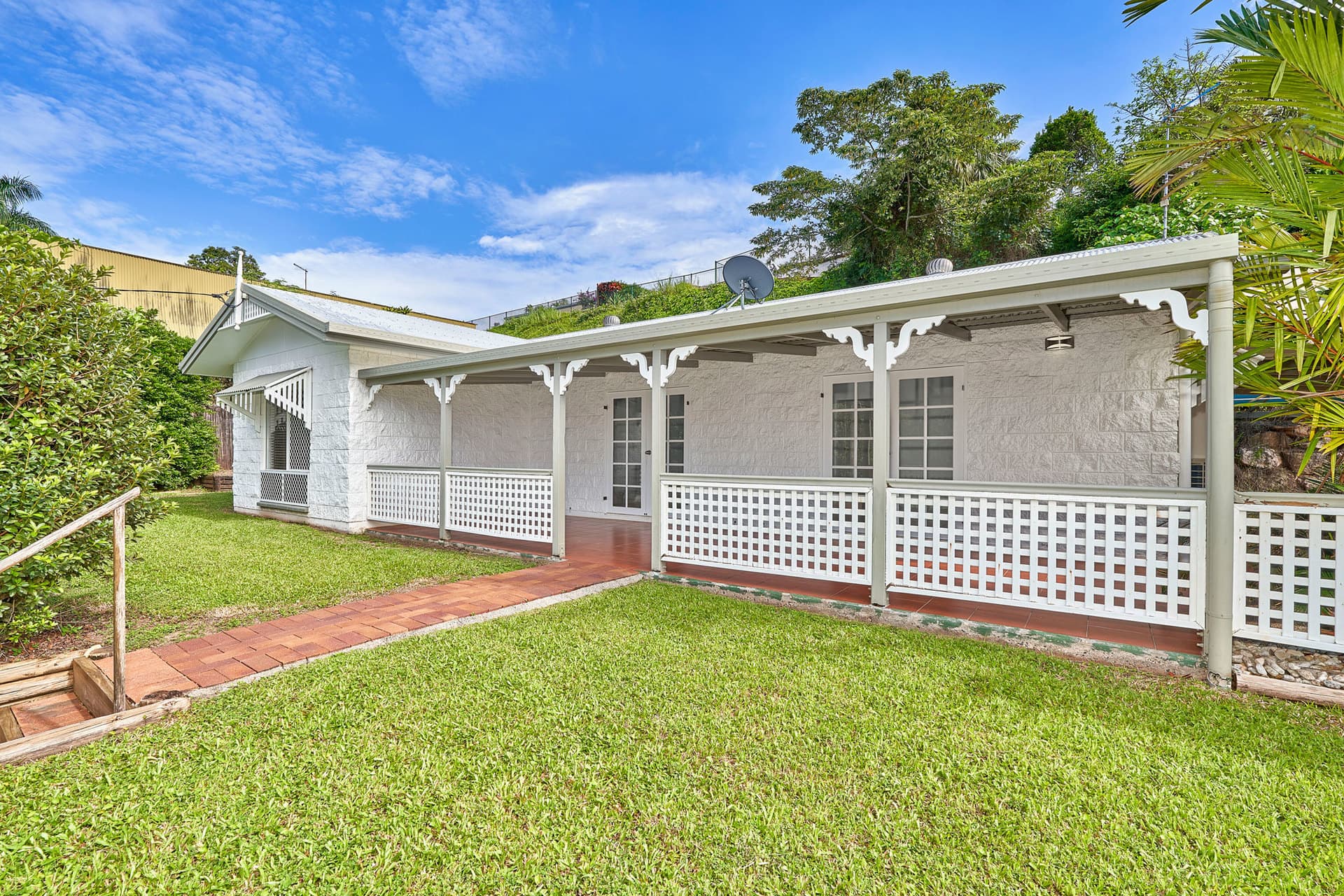 9 Andrea Close, Mooroobool, Mooroobool - Thumbnail 2