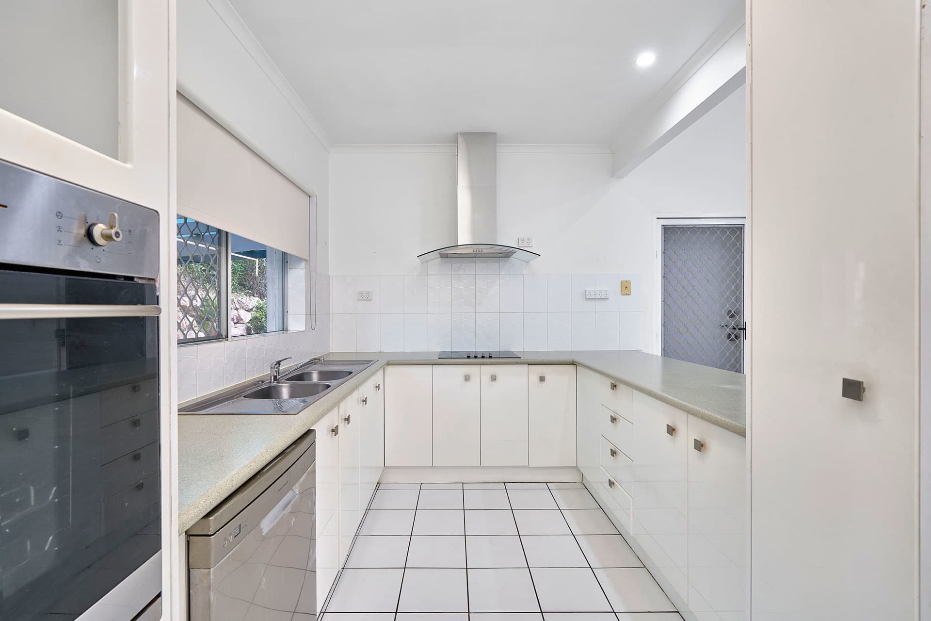 9 Andrea Close, Mooroobool, Mooroobool - Thumbnail 7
