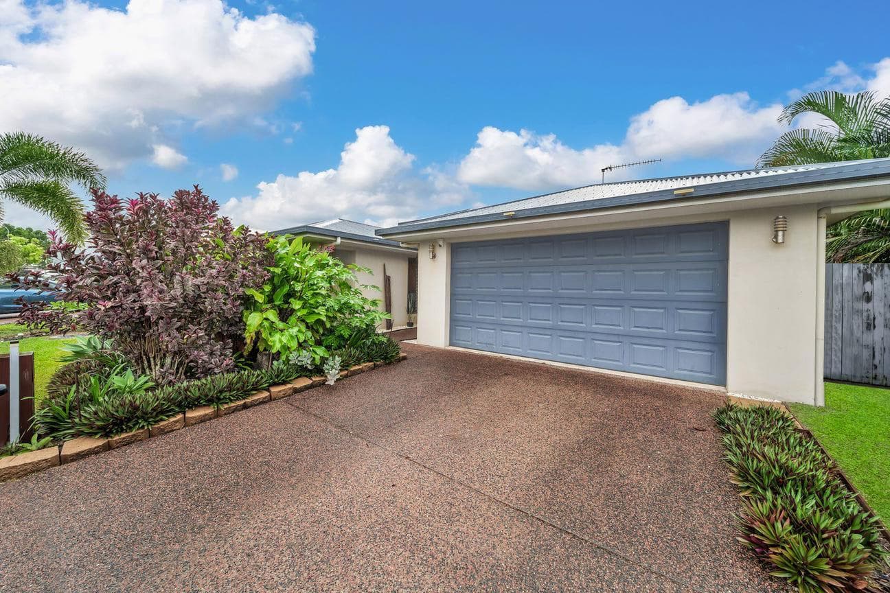 17 Mallory Close, Edmonton, Edmonton - Image 1