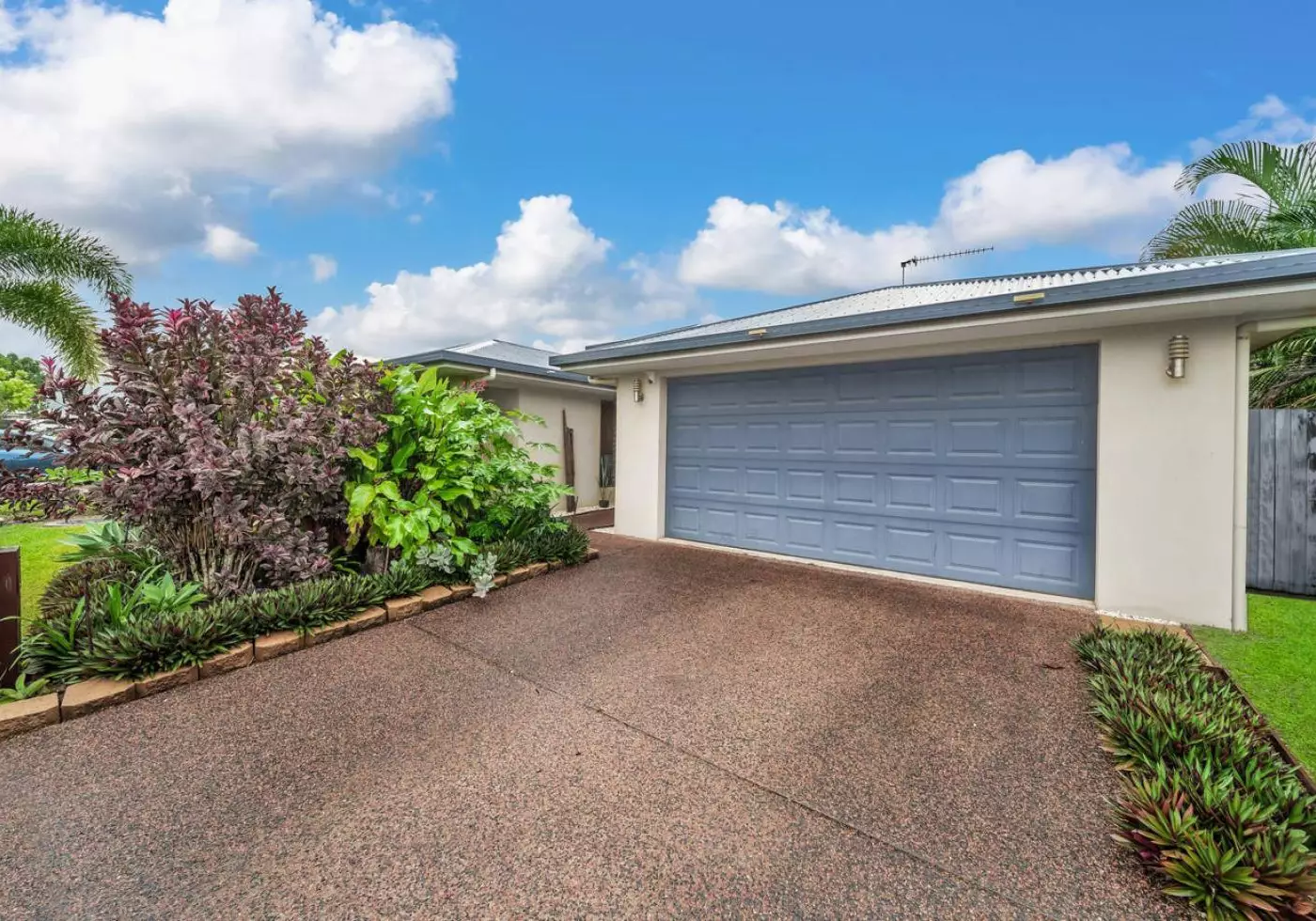 17 Mallory Close, Edmonton, Edmonton - Thumbnail 2