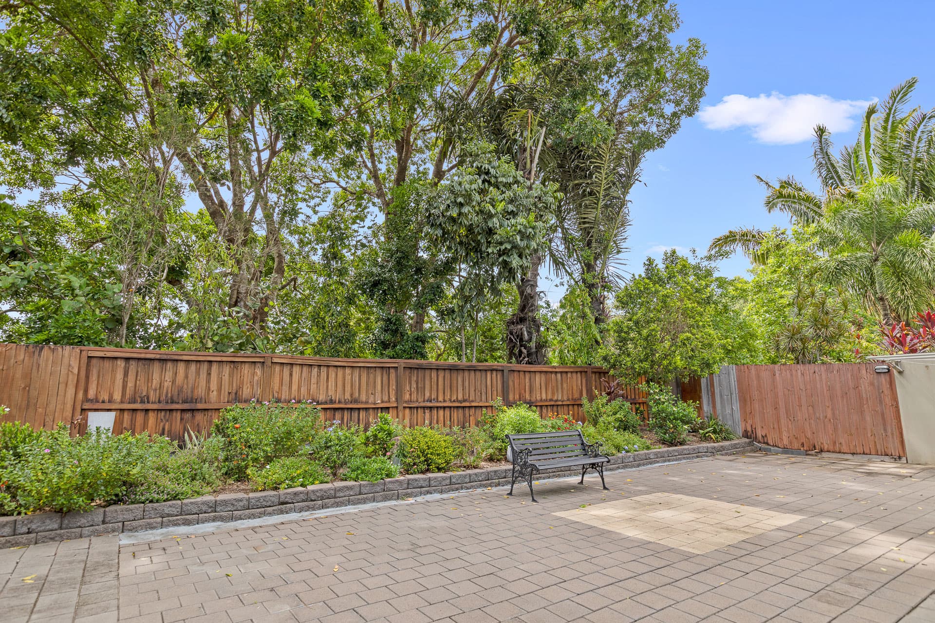 2/2 Michelia Street, Palm Cove, Palm Cove - Image 1