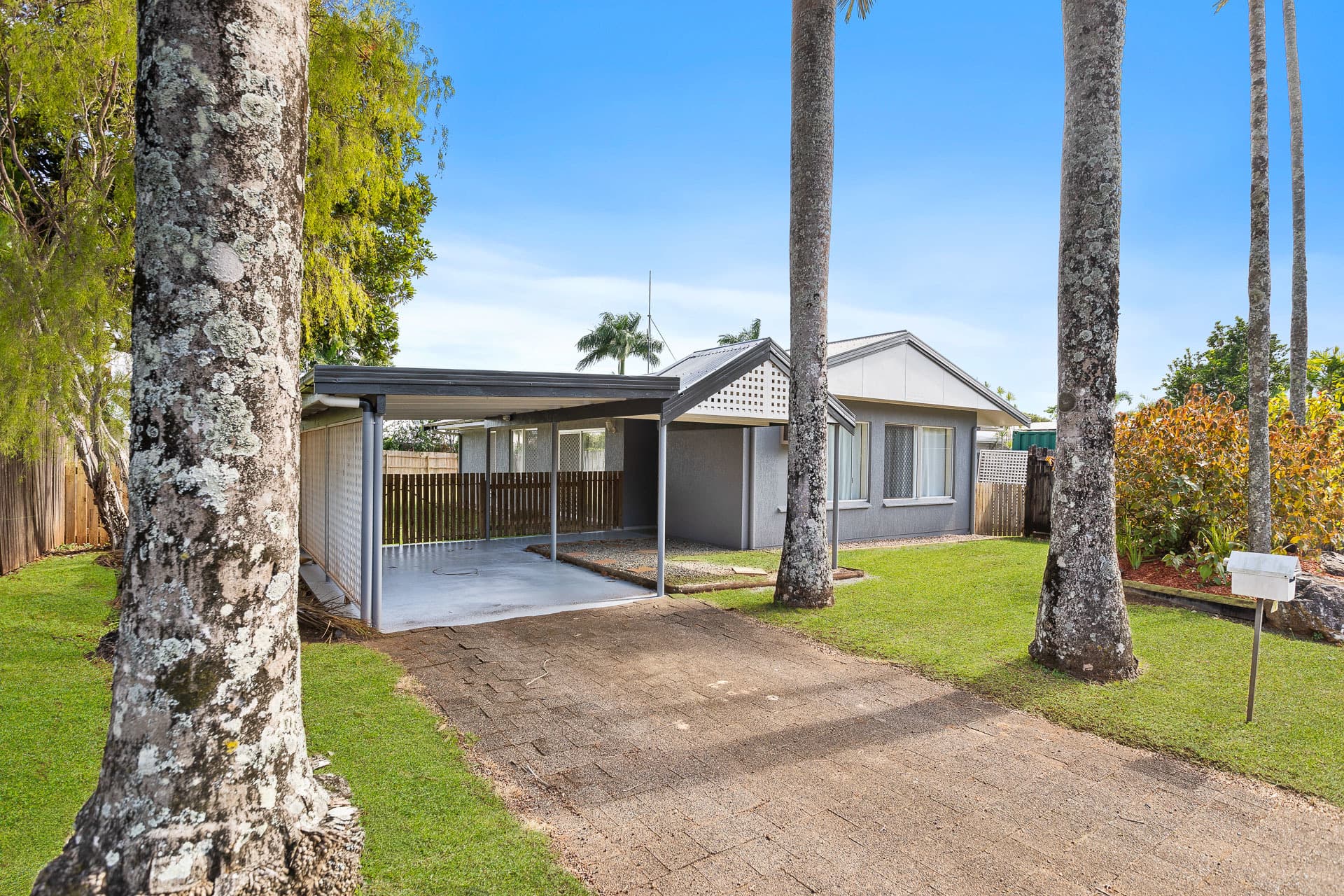 14 Michaelangelo Drive, Redlynch, Redlynch - Image 1