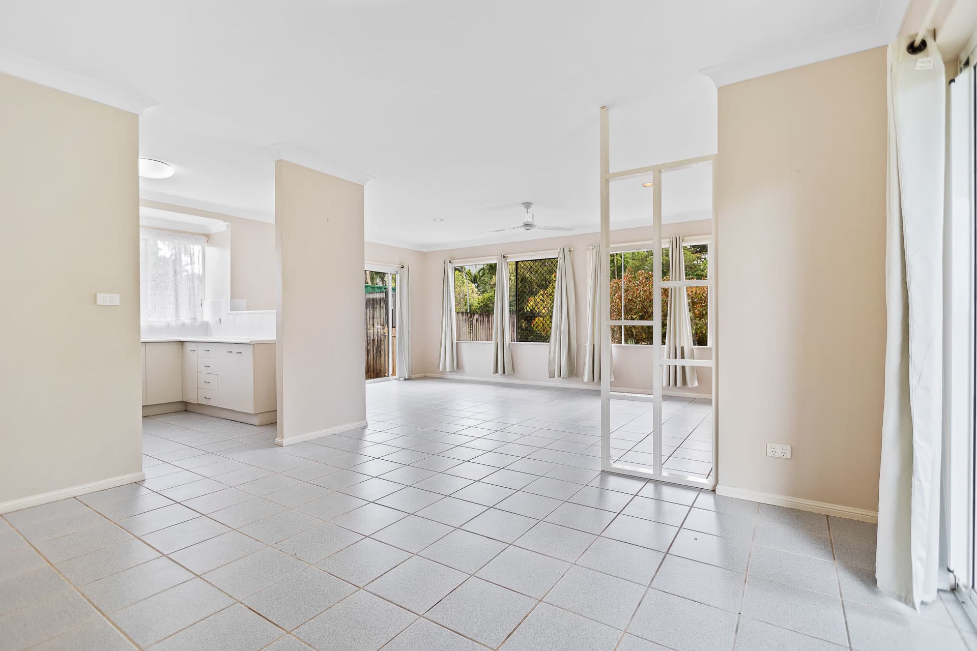 14 Michaelangelo Drive, Redlynch, Redlynch - Thumbnail 3