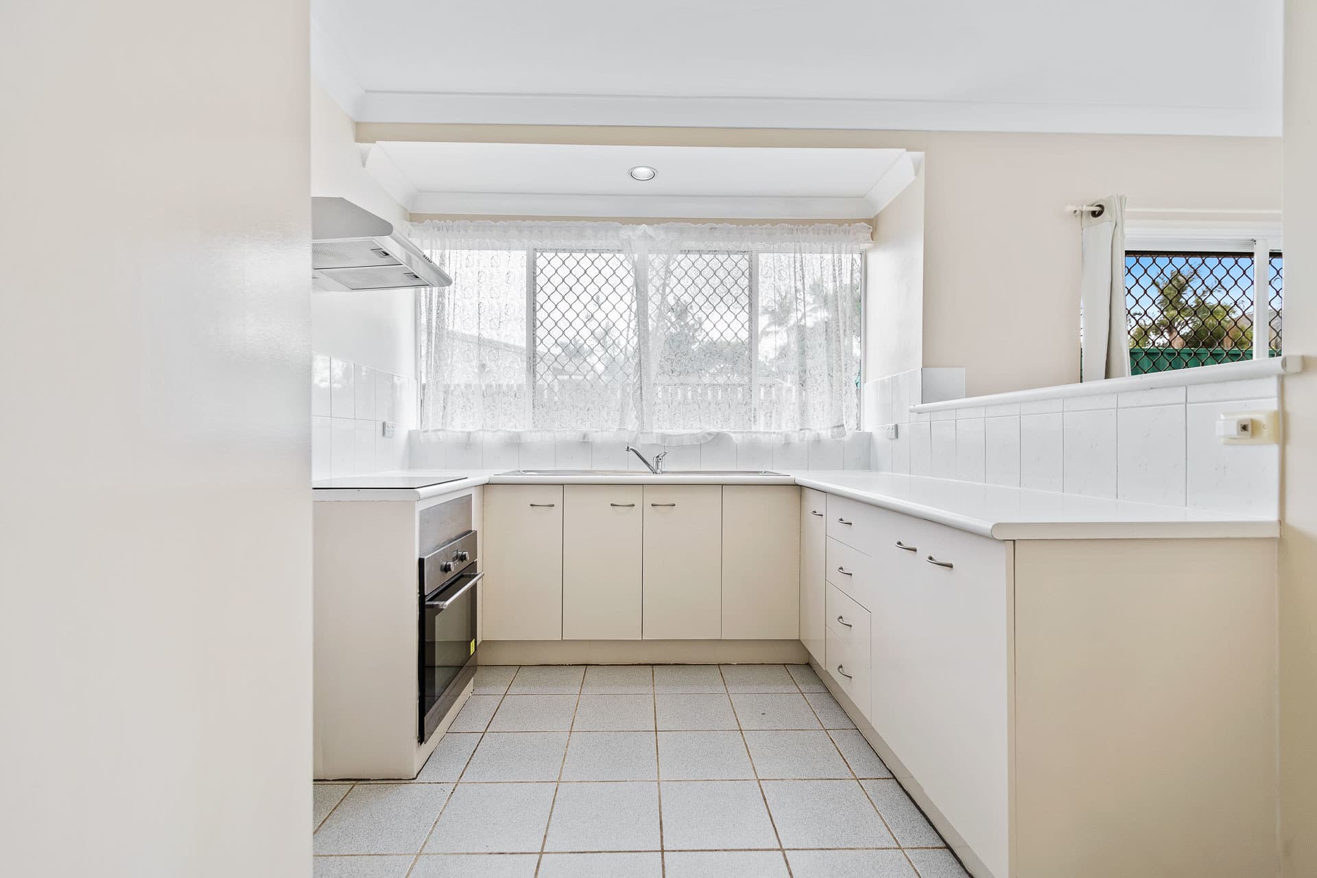 14 Michaelangelo Drive, Redlynch, Redlynch - Thumbnail 5