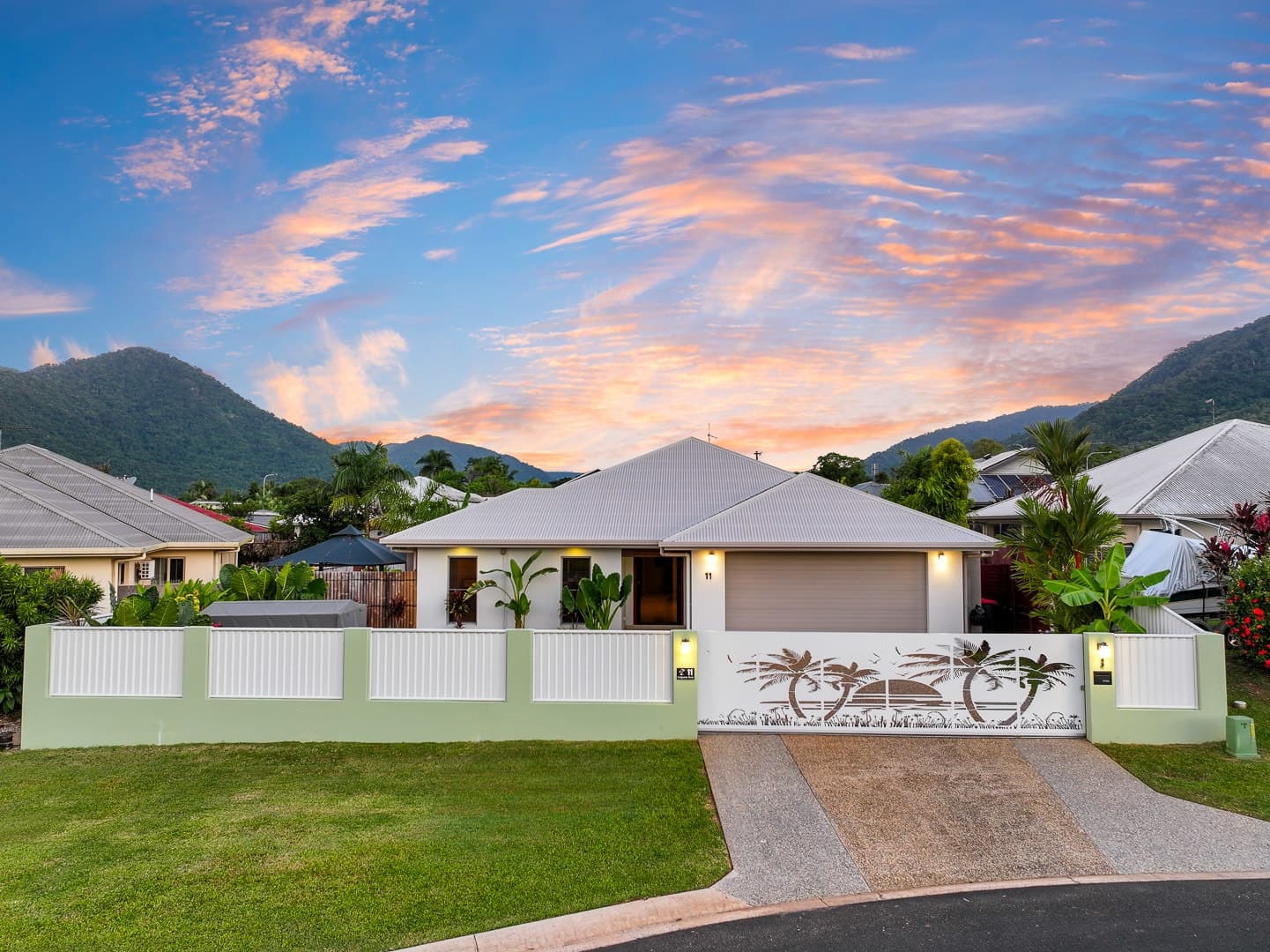 11 Laguna Avenue, Redlynch, Redlynch - Image 1