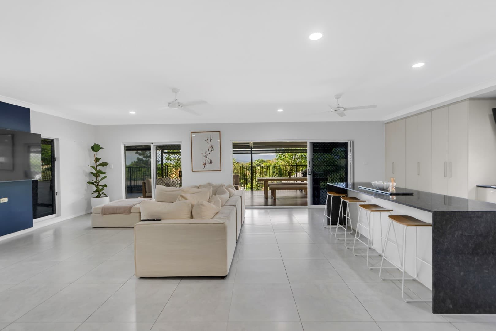 16 Lowanna Close, White Rock, White Rock - Thumbnail 6