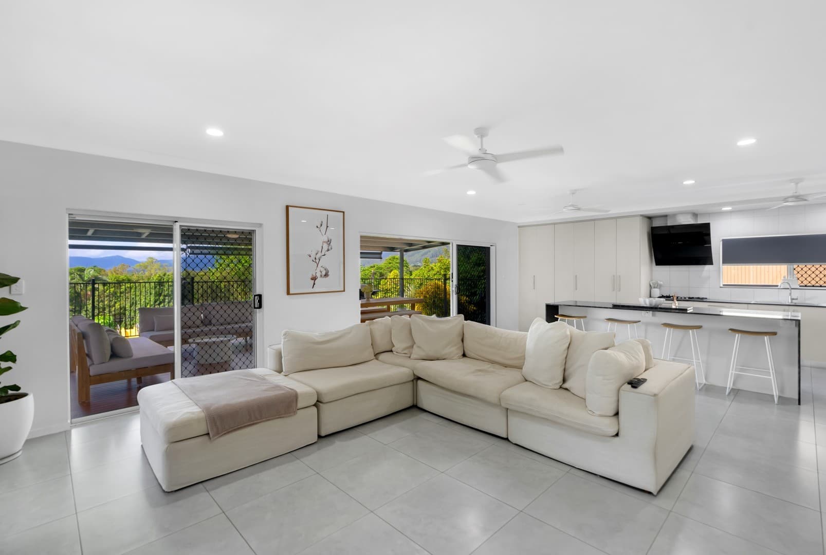 16 Lowanna Close, White Rock, White Rock - Thumbnail 8