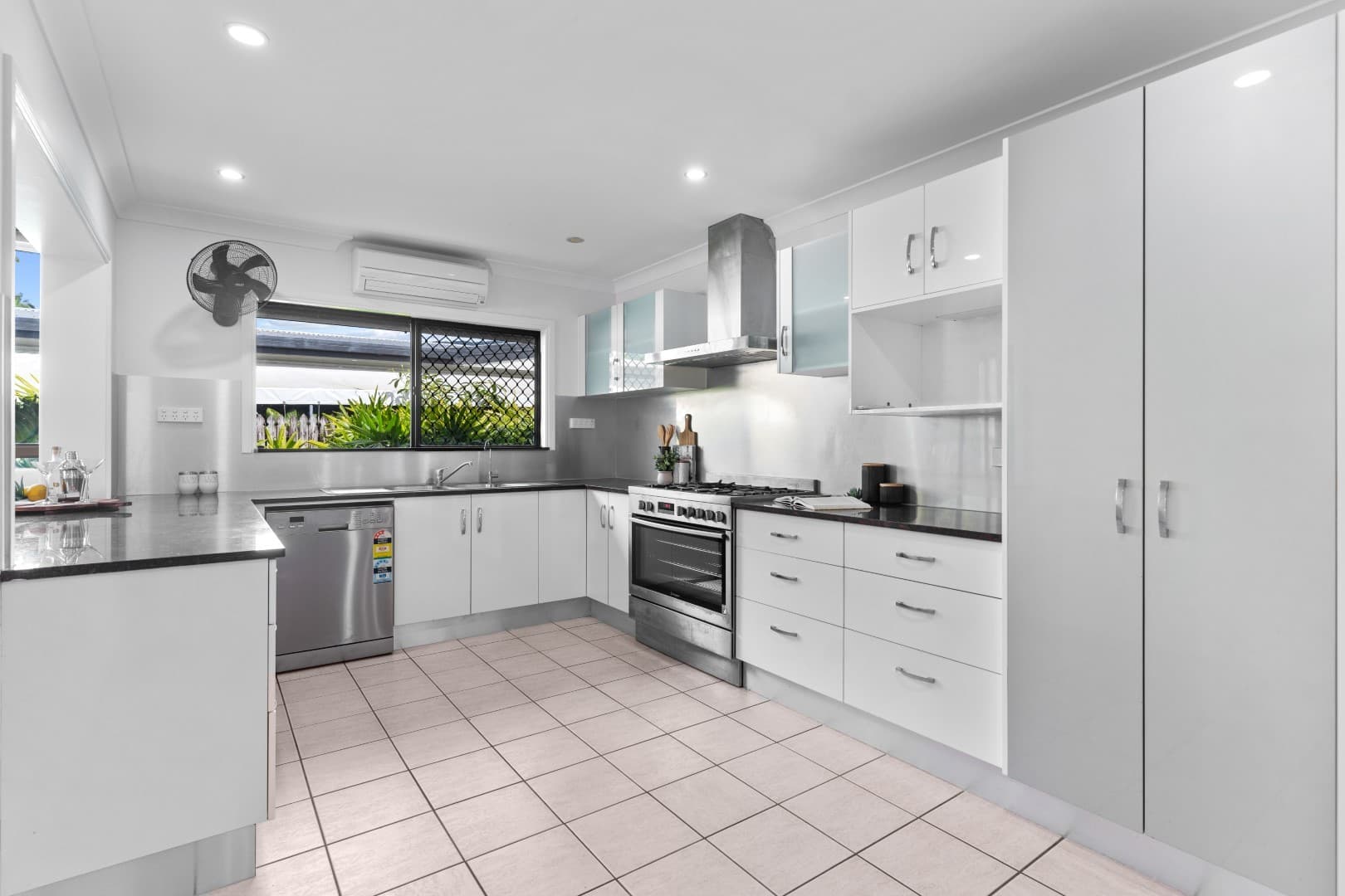 54 Irene Street, Mooroobool, Mooroobool - Thumbnail 6