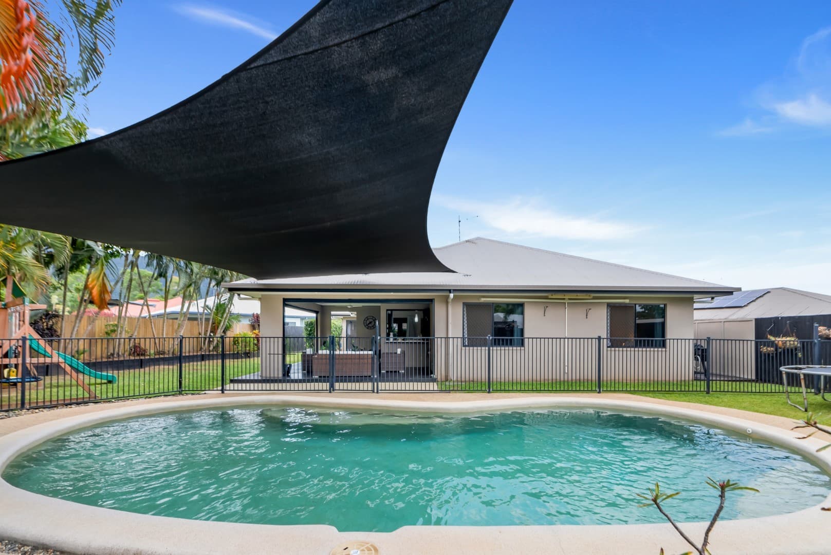 15 Pollock Close, Bentley Park, Bentley Park - Thumbnail 2