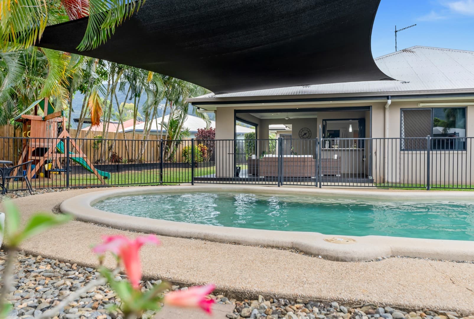 15 Pollock Close, Bentley Park, Bentley Park - Thumbnail 3