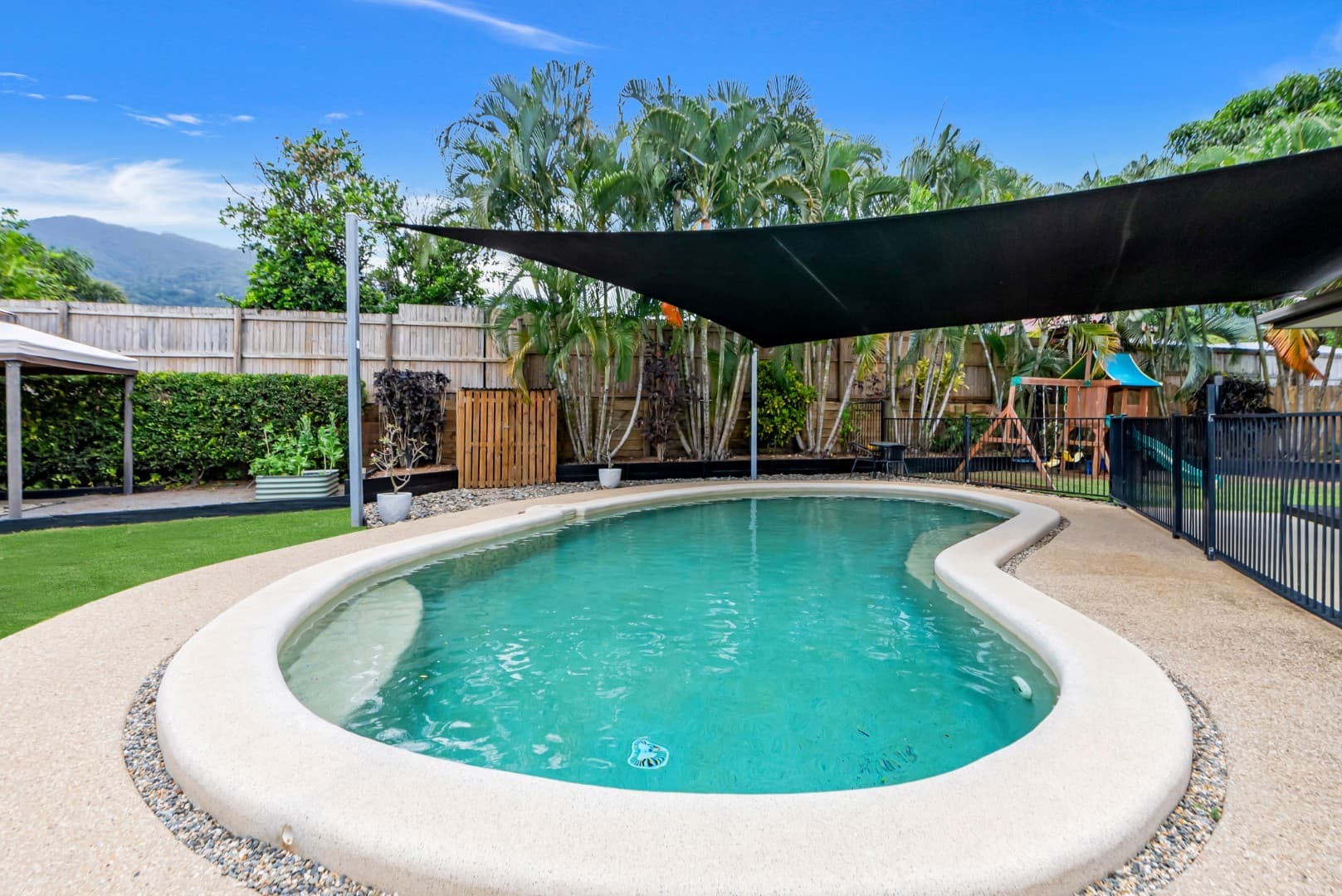 15 Pollock Close, Bentley Park, Bentley Park - Thumbnail 5