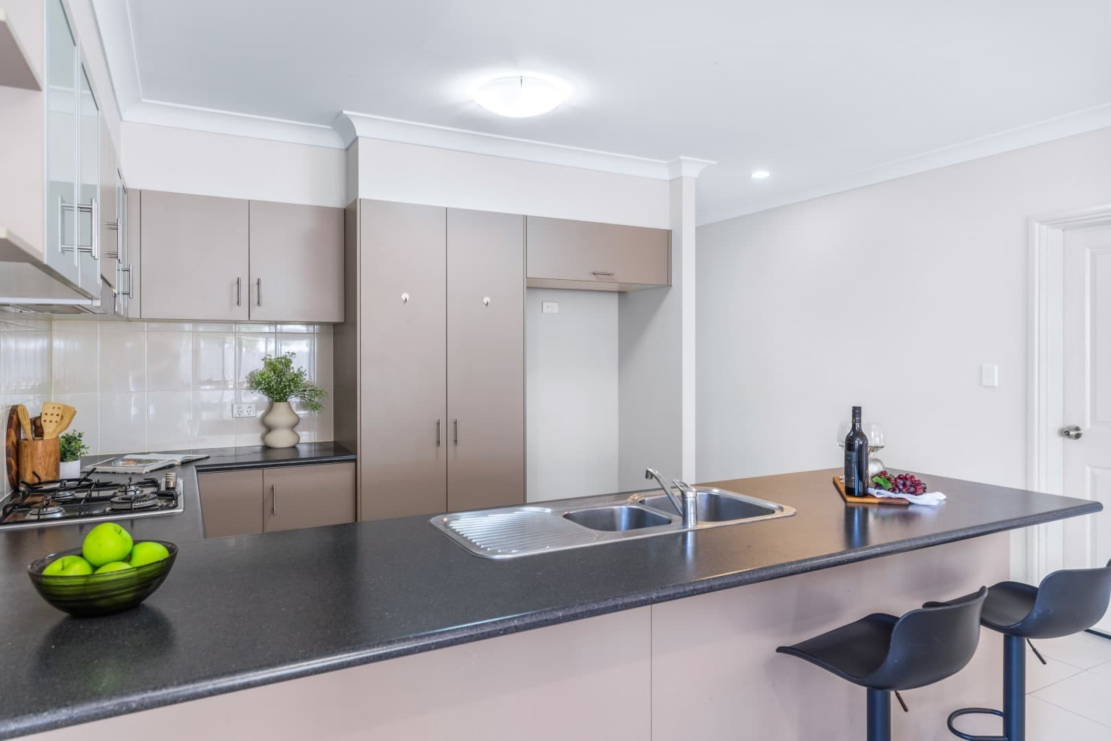 50 City View Crescent, Mooroobool, Mooroobool - Thumbnail 6