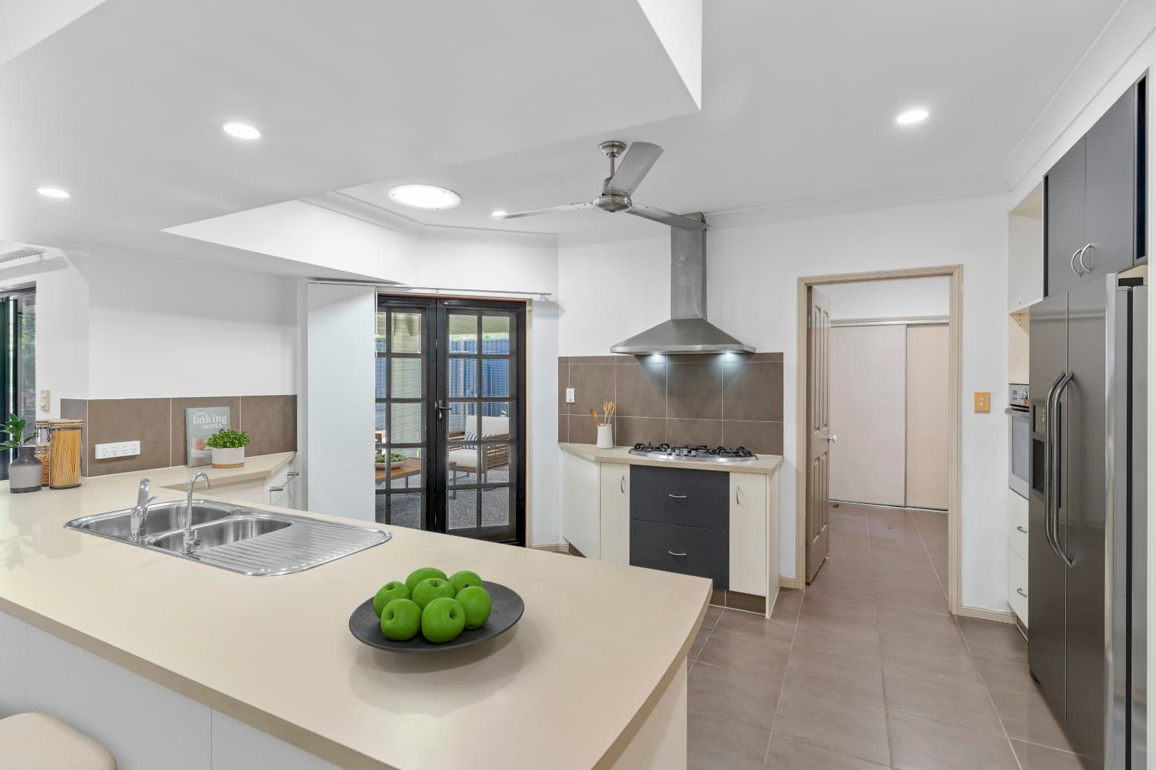 10 Greendale Close, Brinsmead, Brinsmead - Thumbnail 4