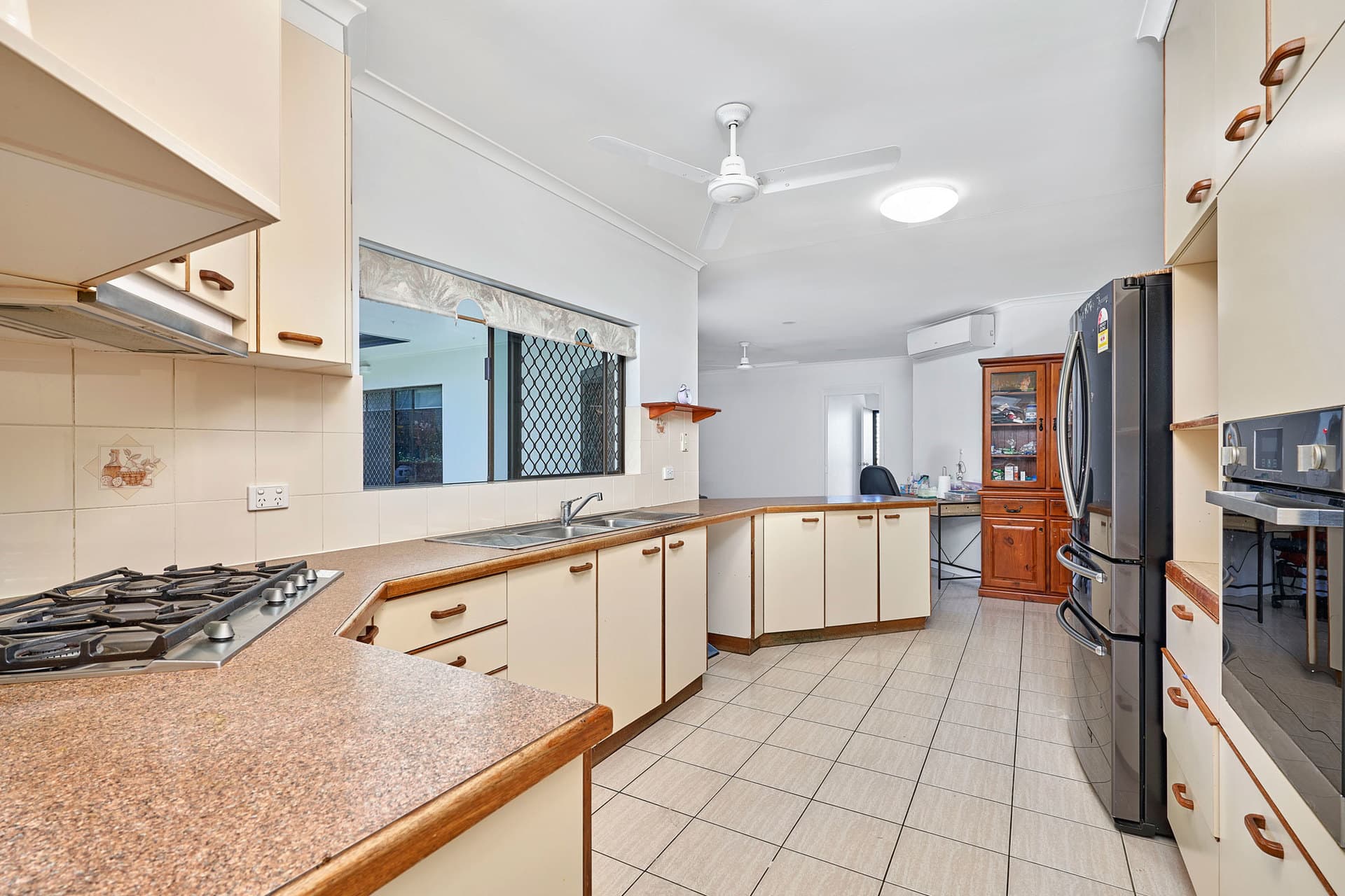 12 Summerhill Drive, Mooroobool, Mooroobool - Thumbnail 7