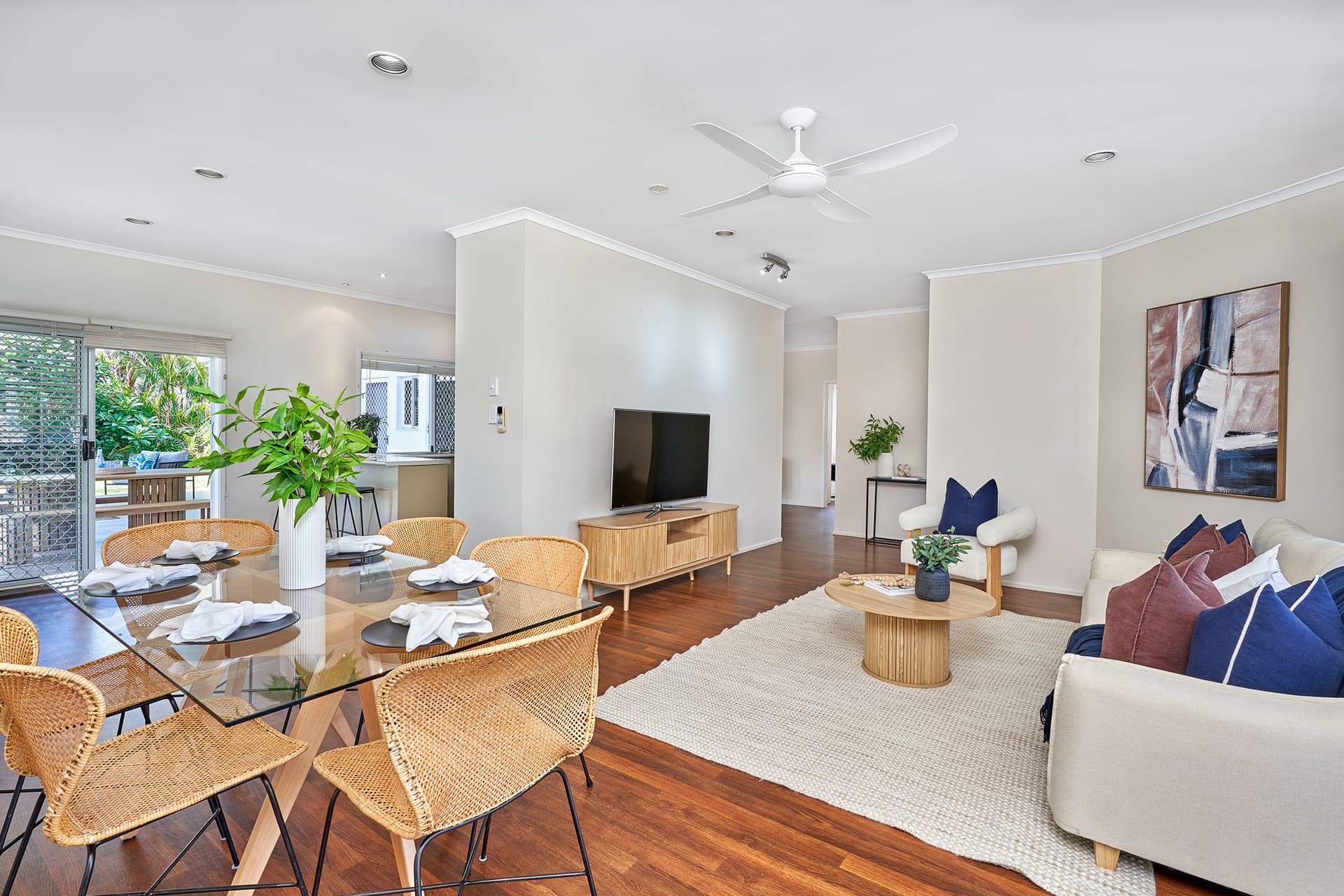 2 Redfern Place, Mooroobool, Mooroobool - Thumbnail 5