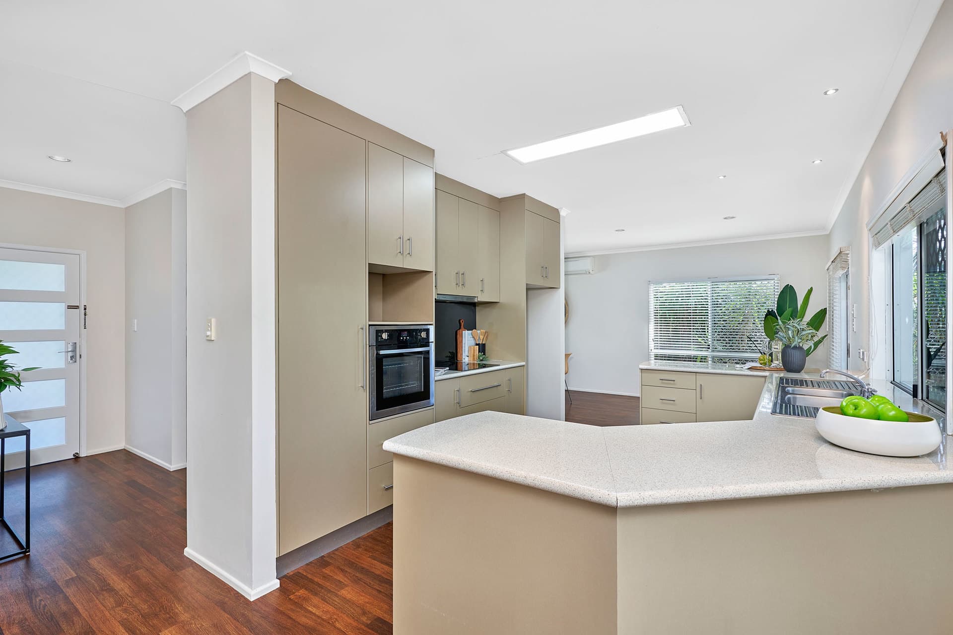 2 Redfern Place, Mooroobool, Mooroobool - Thumbnail 6