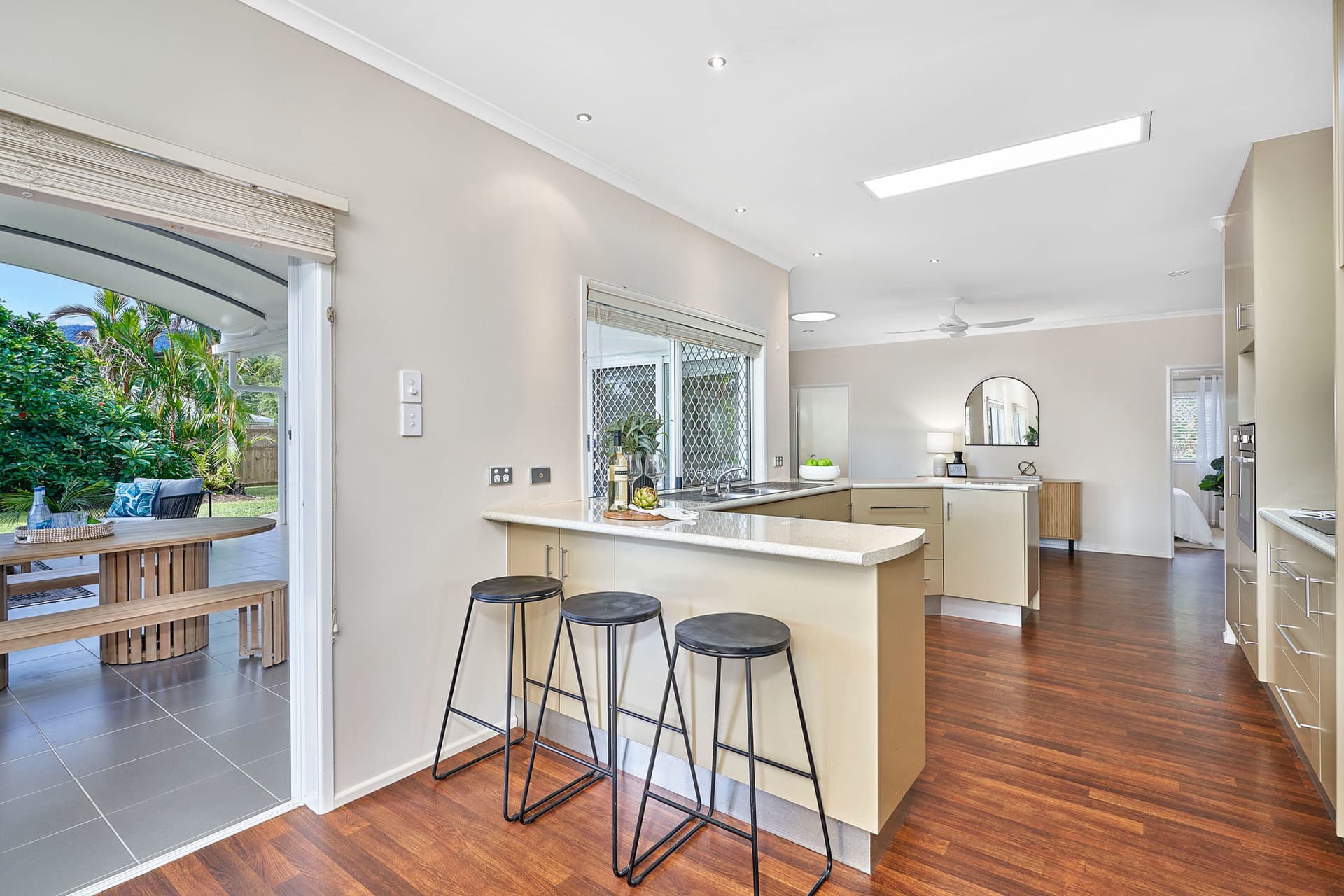 2 Redfern Place, Mooroobool, Mooroobool - Thumbnail 8