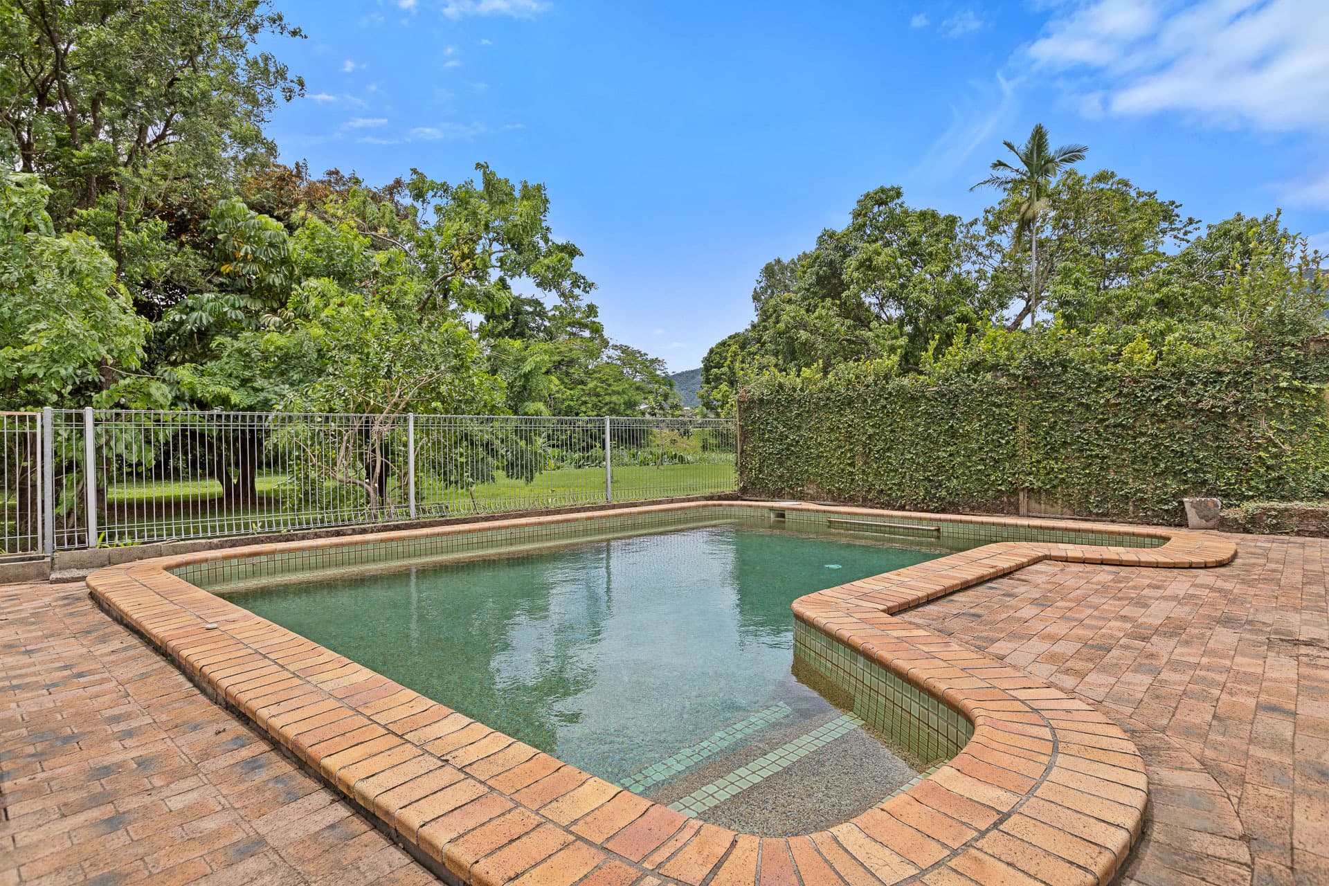 25 Sunflower Drive, Mooroobool, Mooroobool - Thumbnail 2